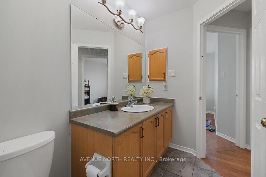 Photo 23 of 59 Splinter Crescent, Ottawa, Fairfield Heights — HOMEH