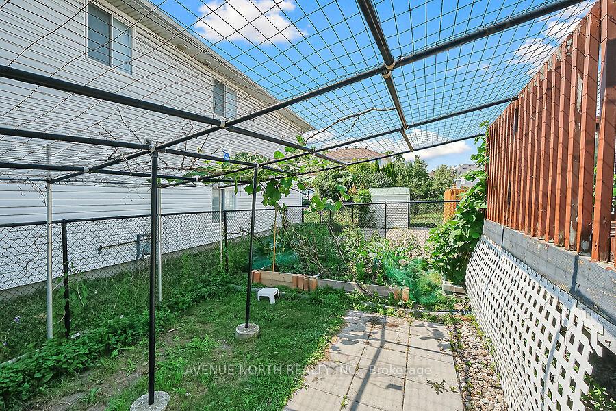 Photo 25 of 59 Splinter Crescent, Ottawa, Fairfield Heights — HOMEH