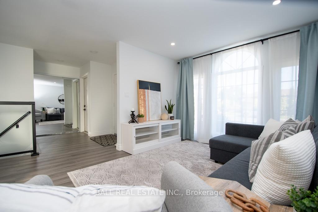 Photo 10 of 2546 Marsdale Drive, Peterborough, Ashburnham Ward 4 — HOMEH