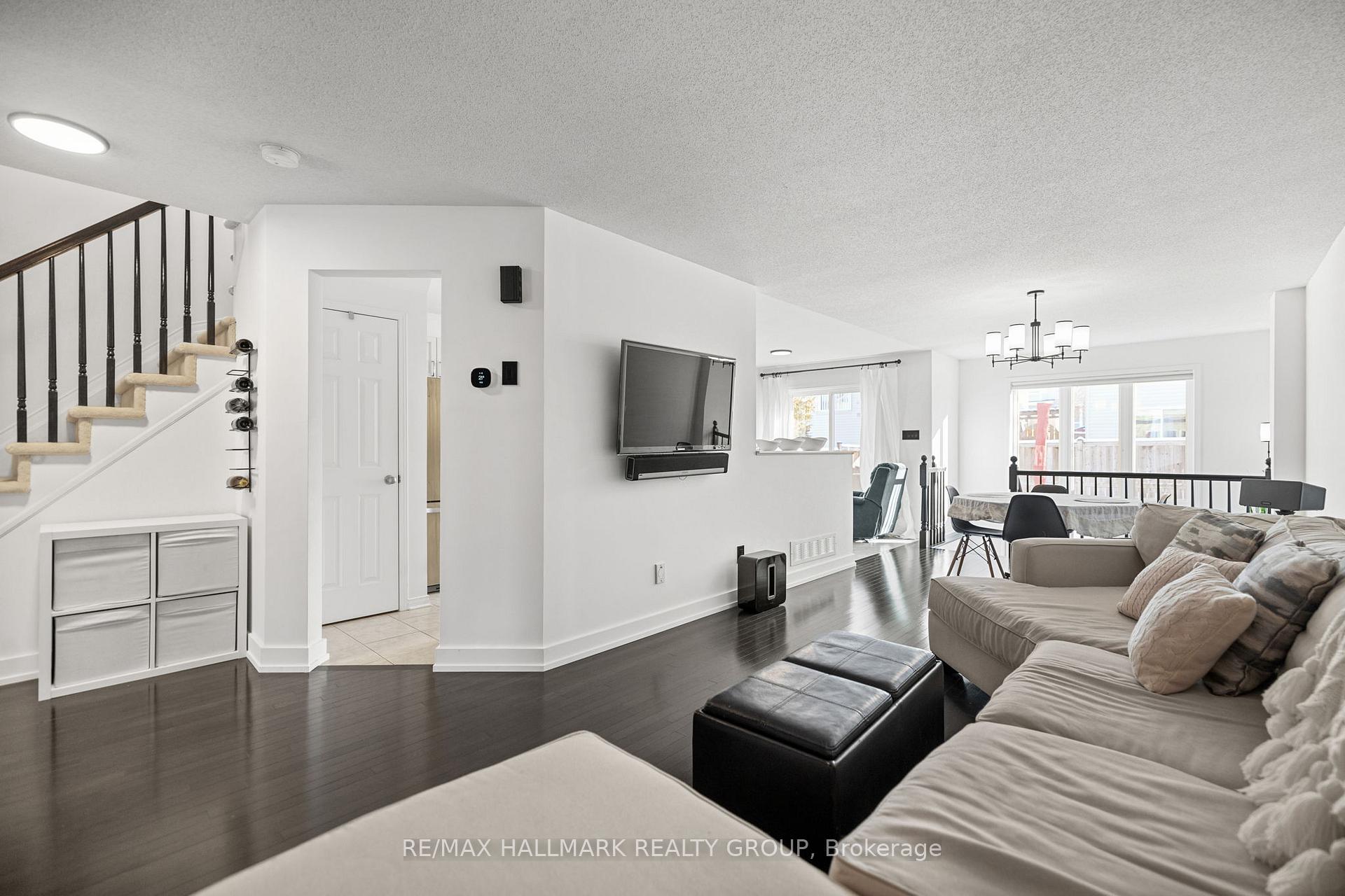 Photo 7 of 112 Challenge Crescent, Ottawa, Springridge/East Village — HOMEH