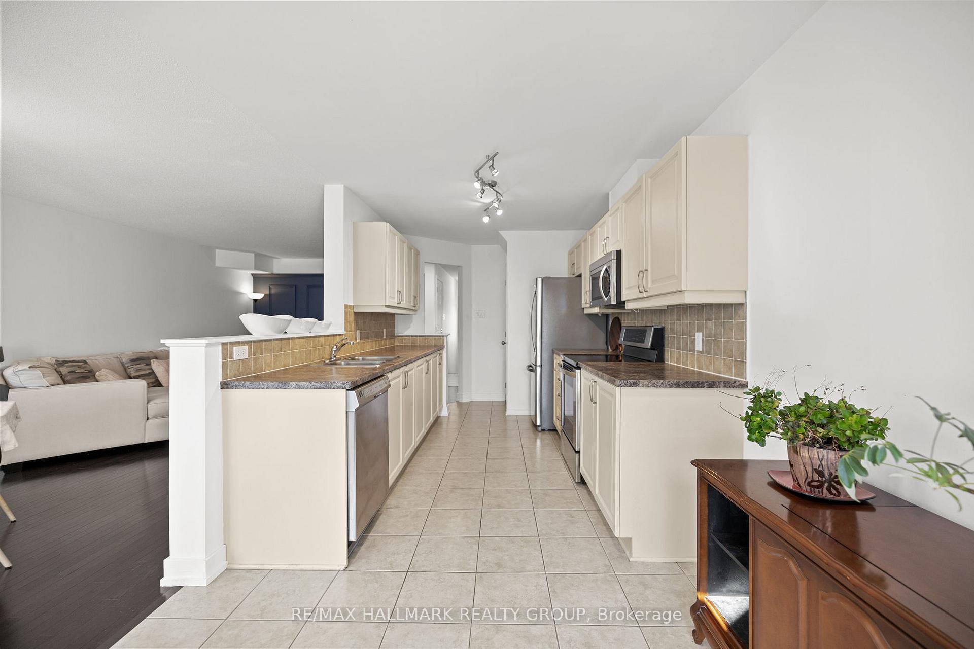 Photo 11 of 112 Challenge Crescent, Ottawa, Springridge/East Village — HOMEH