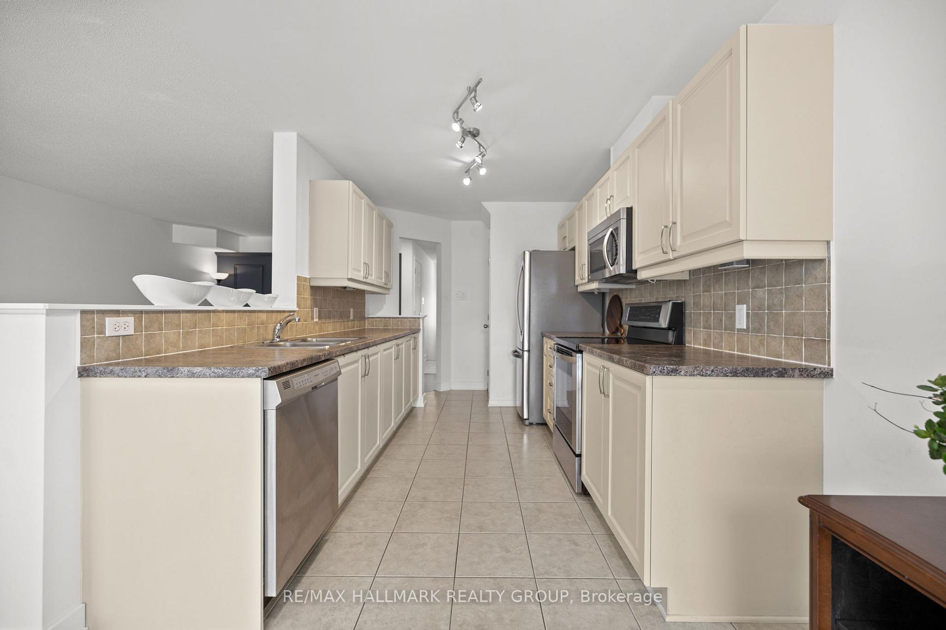 Photo 12 of 112 Challenge Crescent, Ottawa, Springridge/East Village — HOMEH