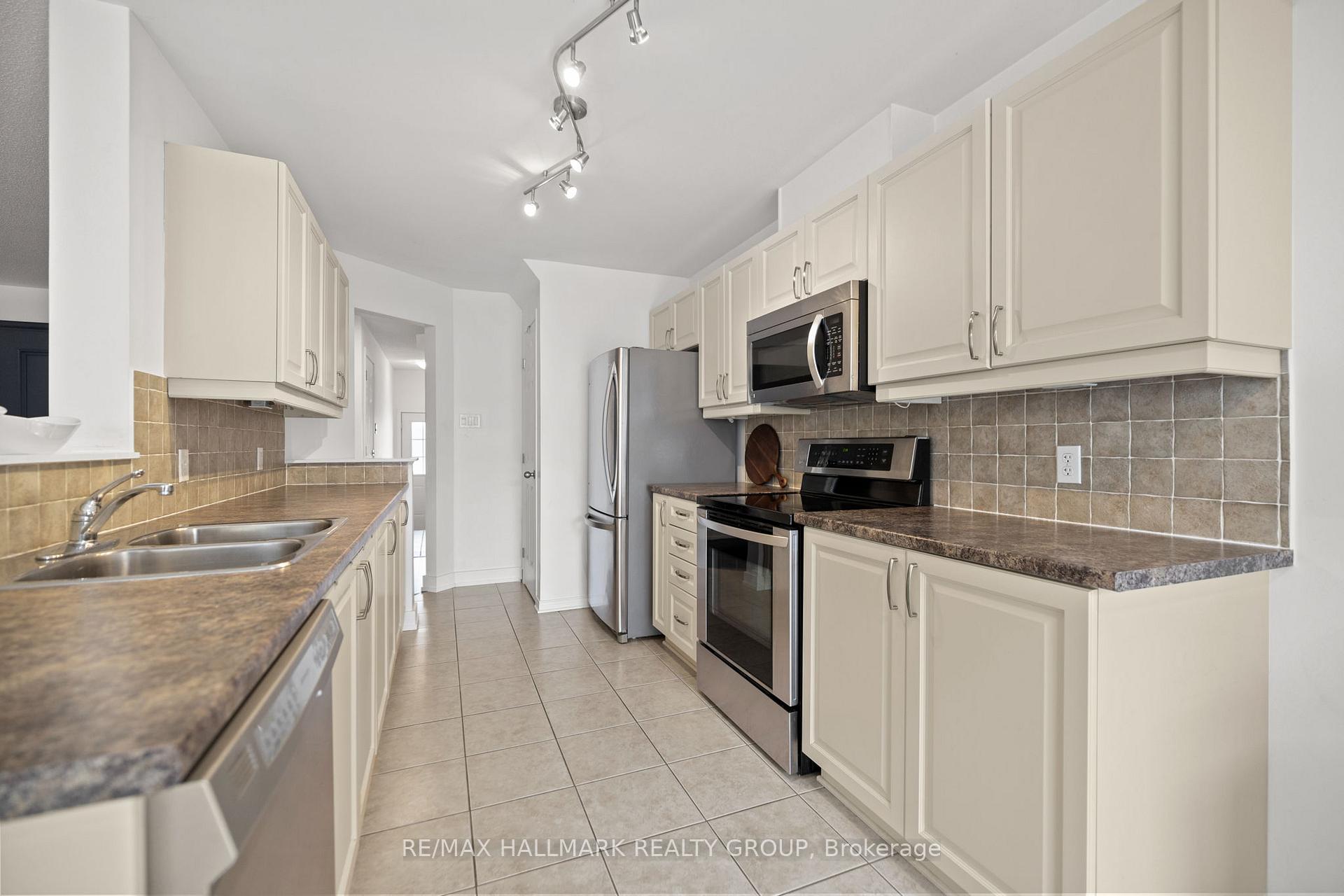 Photo 13 of 112 Challenge Crescent, Ottawa, Springridge/East Village — HOMEH