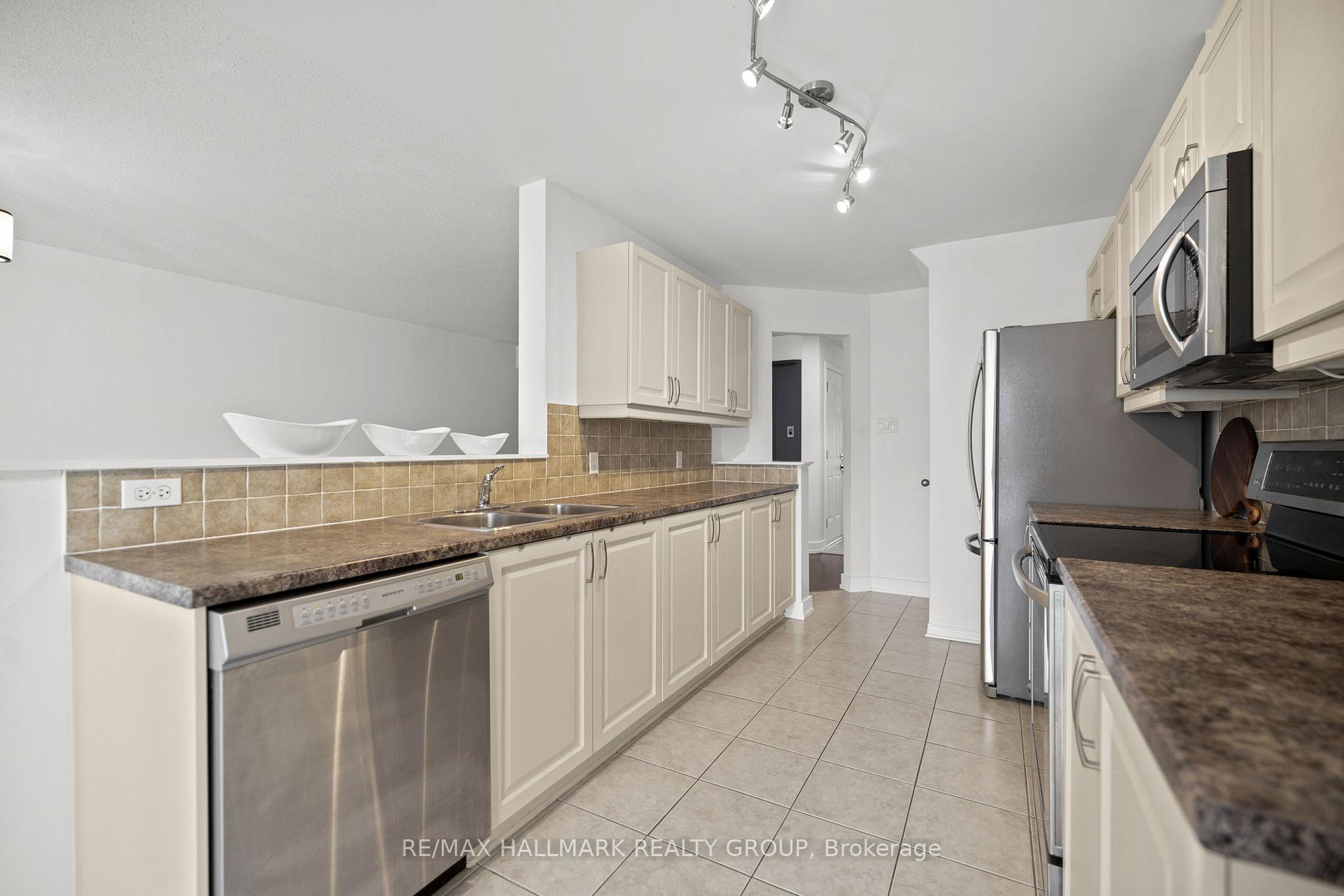 Photo 14 of 112 Challenge Crescent, Ottawa, Springridge/East Village — HOMEH