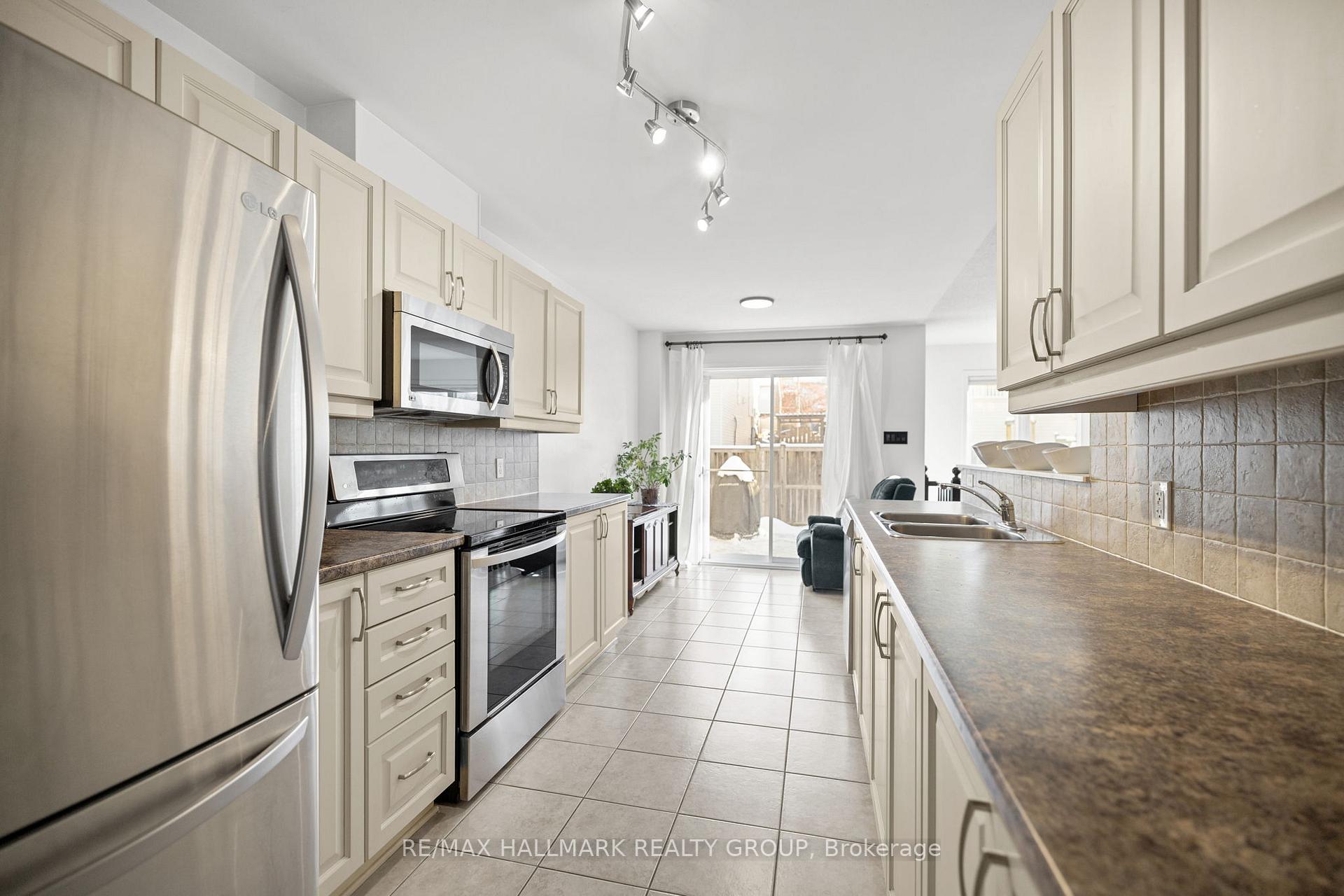 Photo 15 of 112 Challenge Crescent, Ottawa, Springridge/East Village — HOMEH