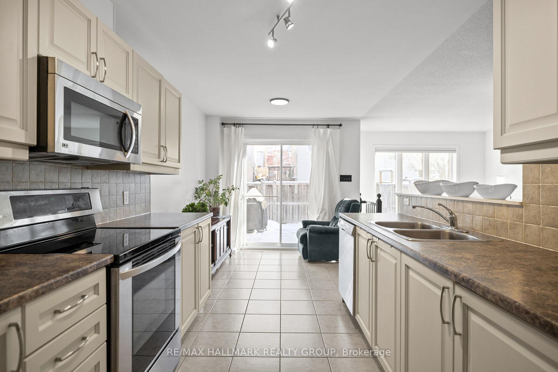 Photo 16 of 112 Challenge Crescent, Ottawa, Springridge/East Village — HOMEH