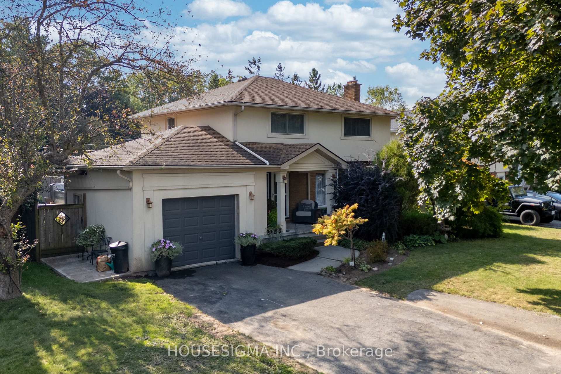 Photo 3 of 19 Claremount Circle N, Welland, Prince Charles — HOMEH