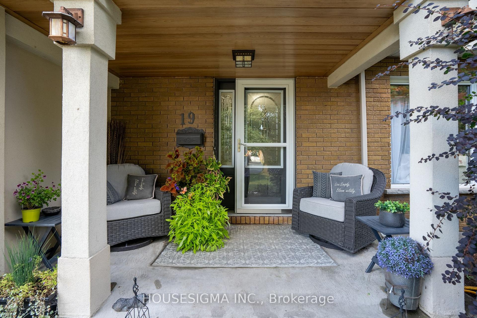 Photo 4 of 19 Claremount Circle N, Welland, Prince Charles — HOMEH