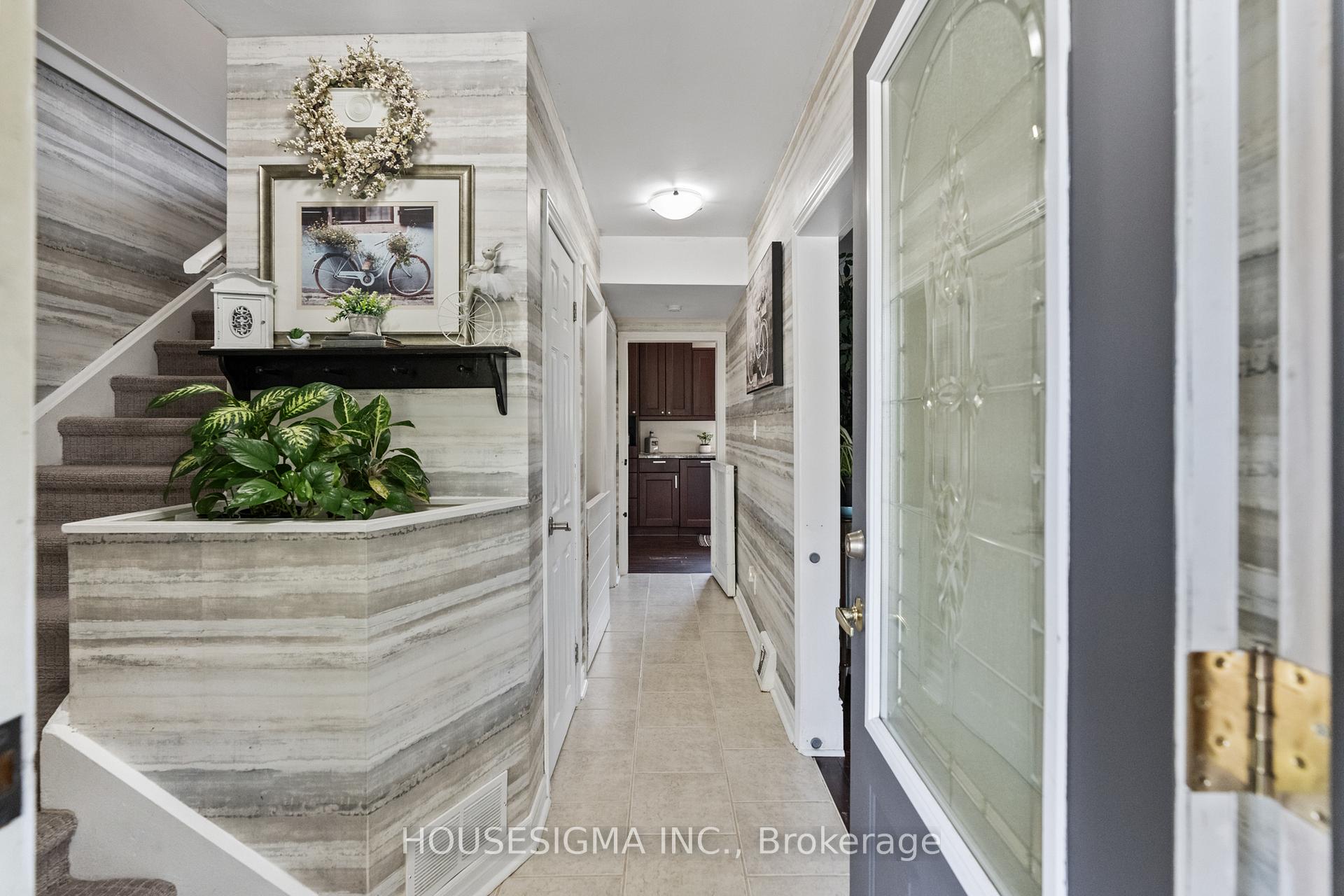 Photo 11 of 19 Claremount Circle N, Welland, Prince Charles — HOMEH
