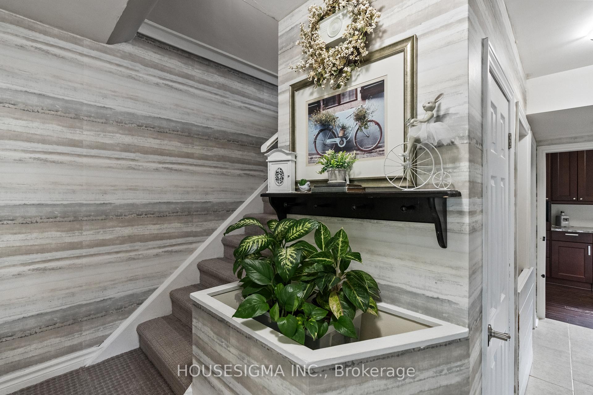 Photo 12 of 19 Claremount Circle N, Welland, Prince Charles — HOMEH