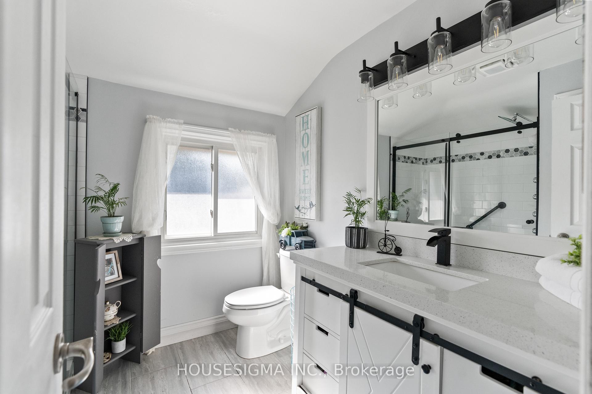 Photo 21 of 19 Claremount Circle N, Welland, Prince Charles — HOMEH