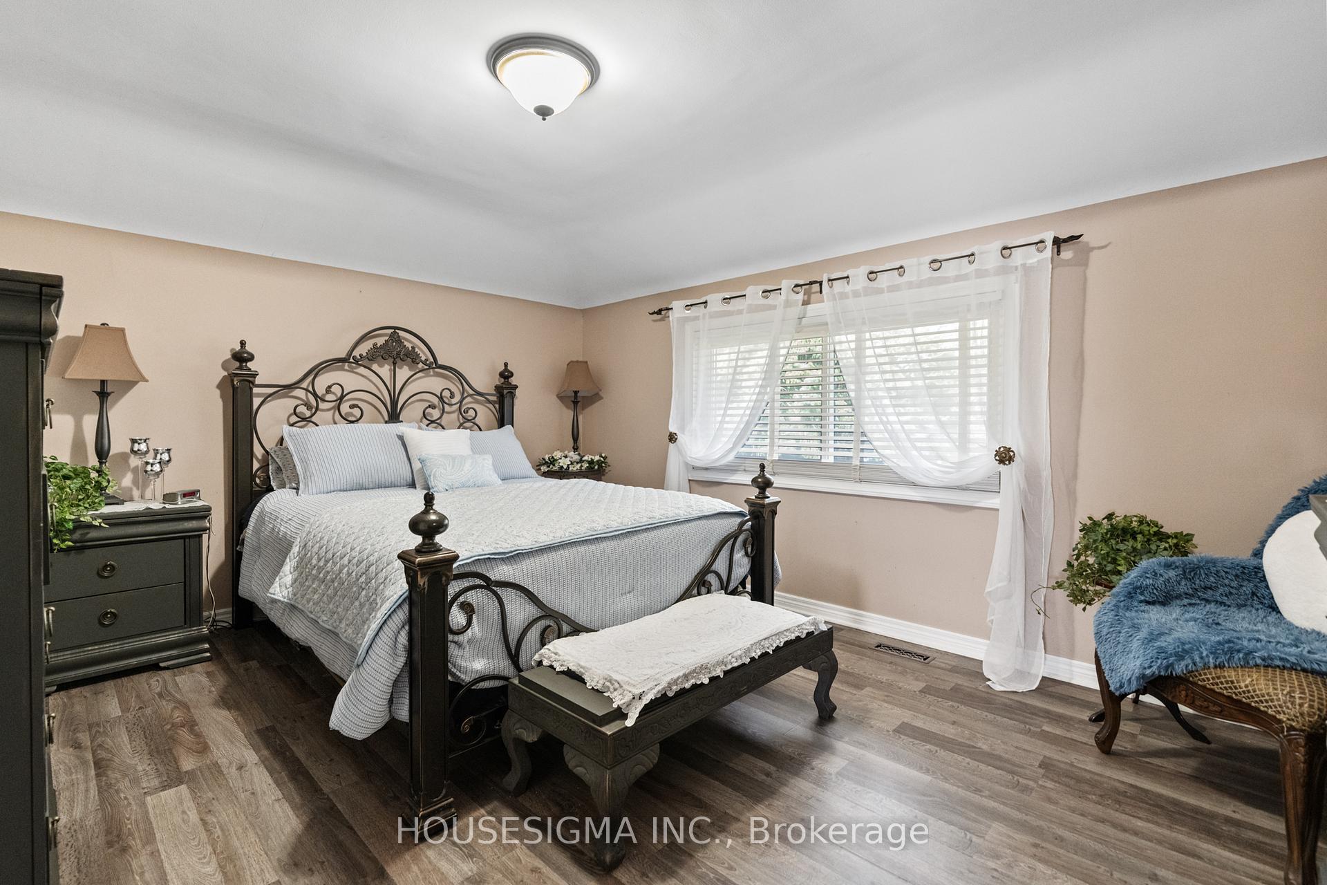 Photo 24 of 19 Claremount Circle N, Welland, Prince Charles — HOMEH
