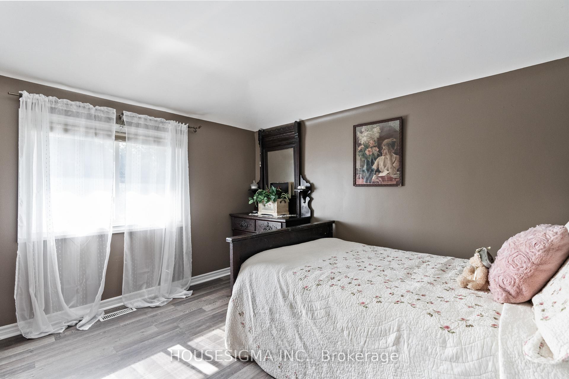 Photo 25 of 19 Claremount Circle N, Welland, Prince Charles — HOMEH