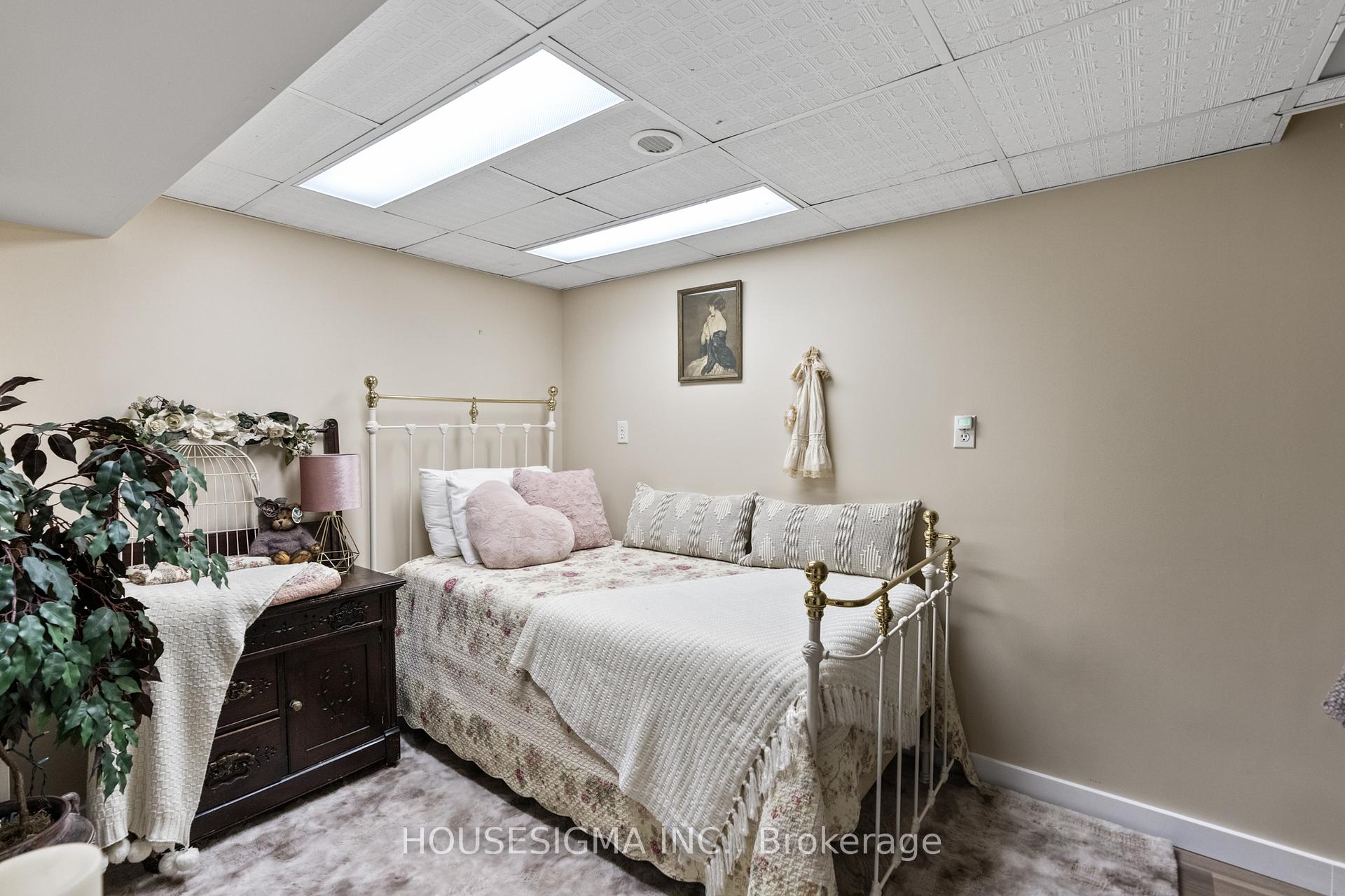 Photo 29 of 19 Claremount Circle N, Welland, Prince Charles — HOMEH