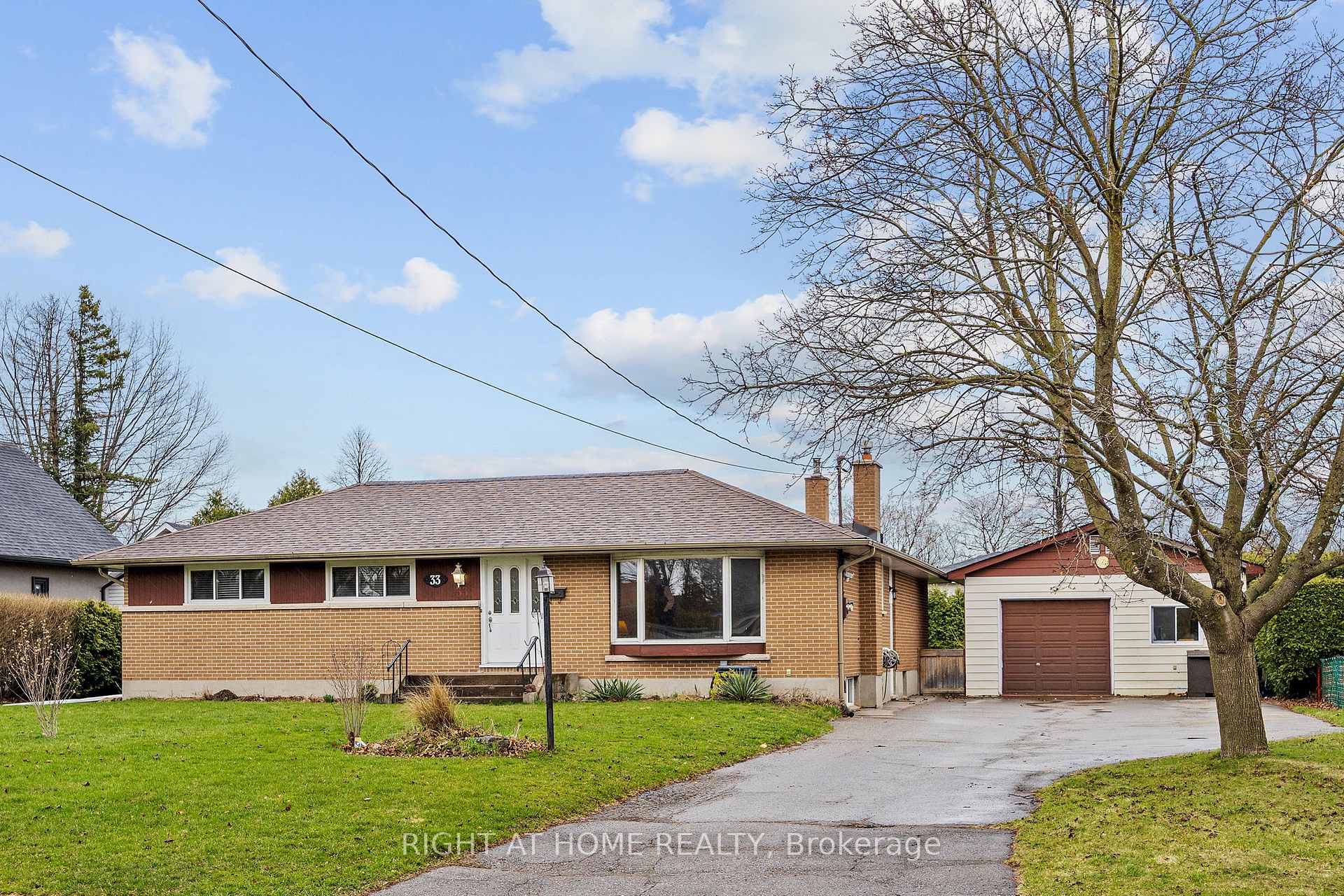 Photo 1 of 33 Jeanne Court, Whitby, Blue Grass Meadows — HOMEH