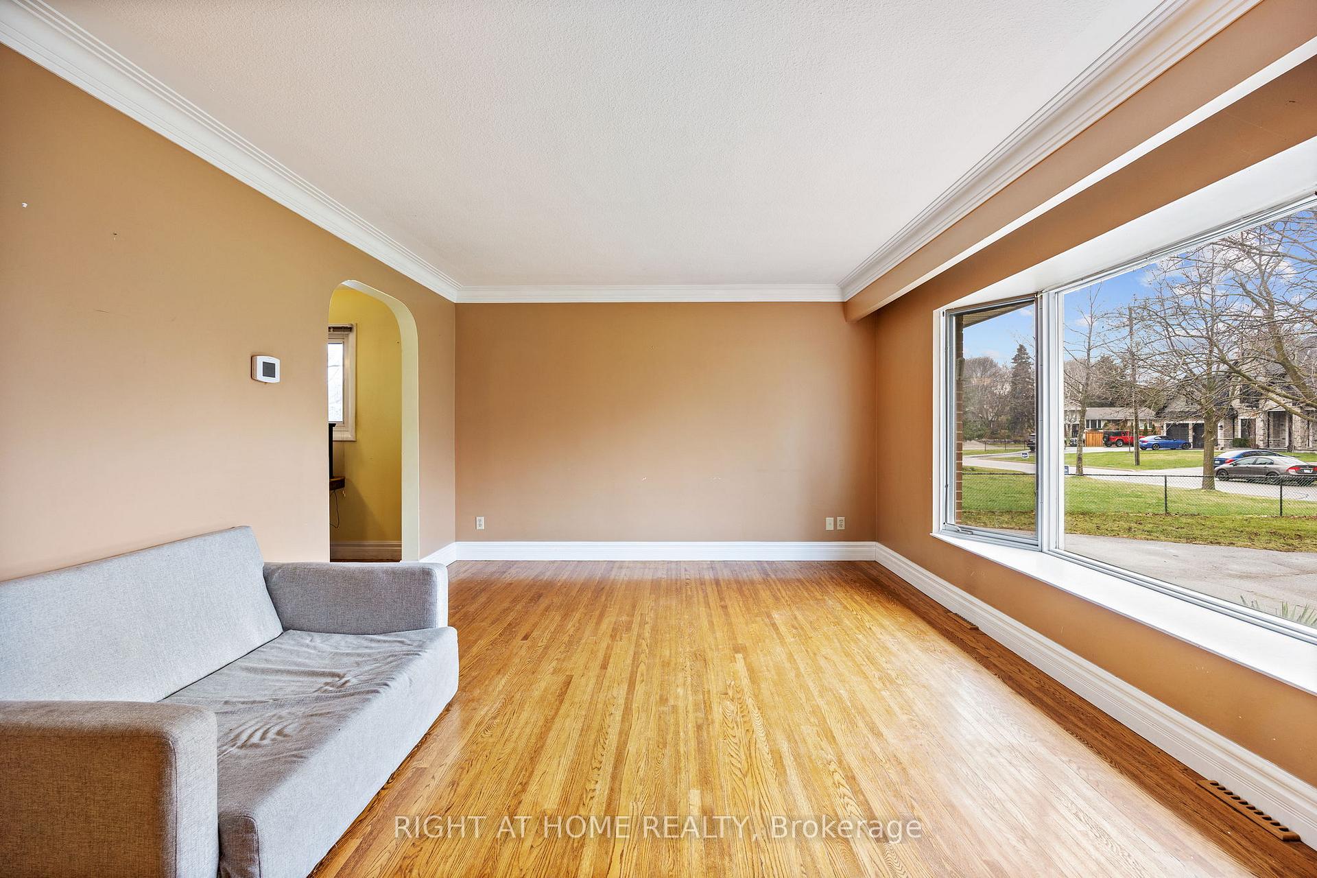 Photo 3 of 33 Jeanne Court, Whitby, Blue Grass Meadows — HOMEH