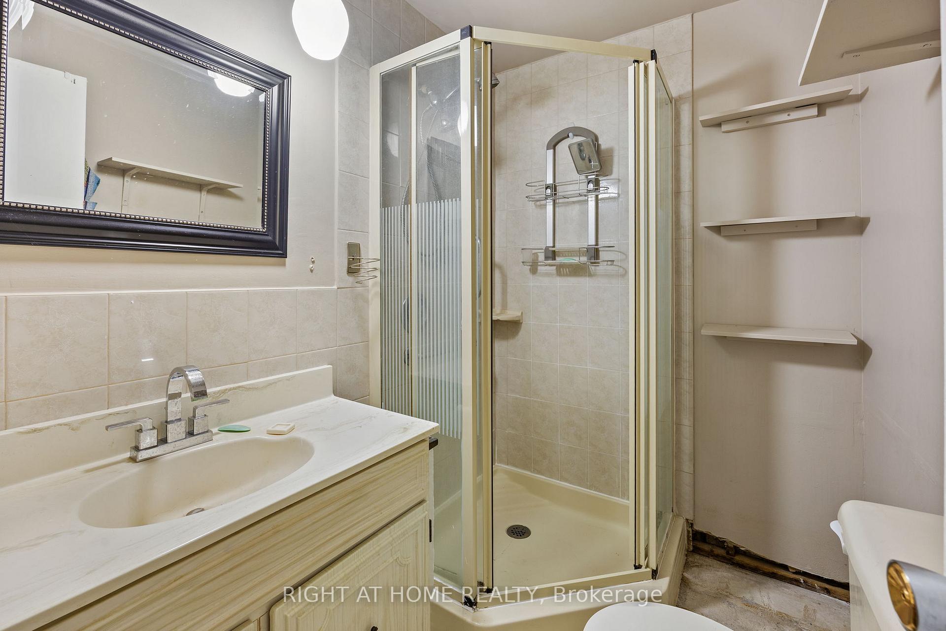 Photo 19 of 33 Jeanne Court, Whitby, Blue Grass Meadows — HOMEH