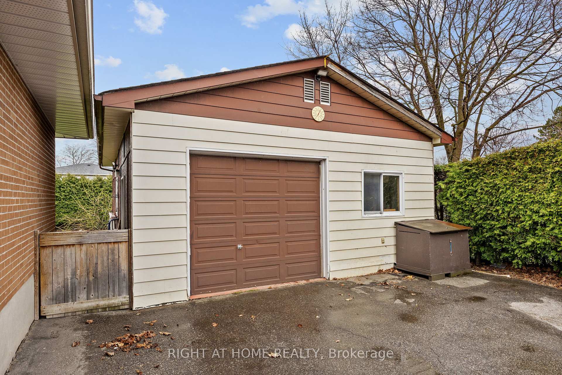 Photo 20 of 33 Jeanne Court, Whitby, Blue Grass Meadows — HOMEH