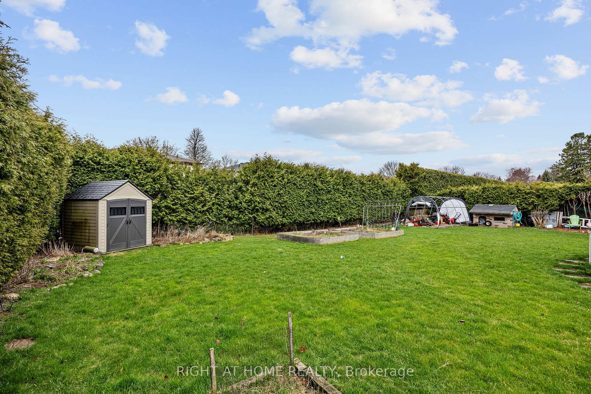 Photo 24 of 33 Jeanne Court, Whitby, Blue Grass Meadows — HOMEH