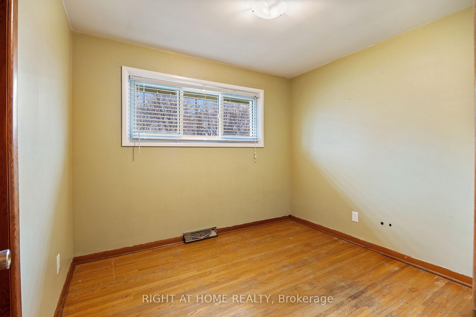 Photo 27 of 33 Jeanne Court, Whitby, Blue Grass Meadows — HOMEH