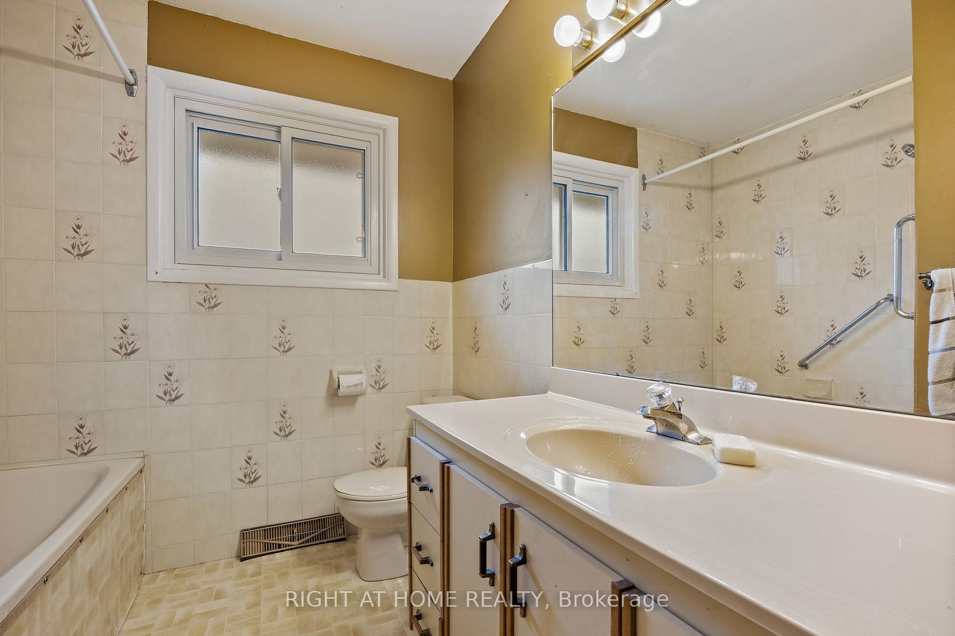 Photo 29 of 33 Jeanne Court, Whitby, Blue Grass Meadows — HOMEH