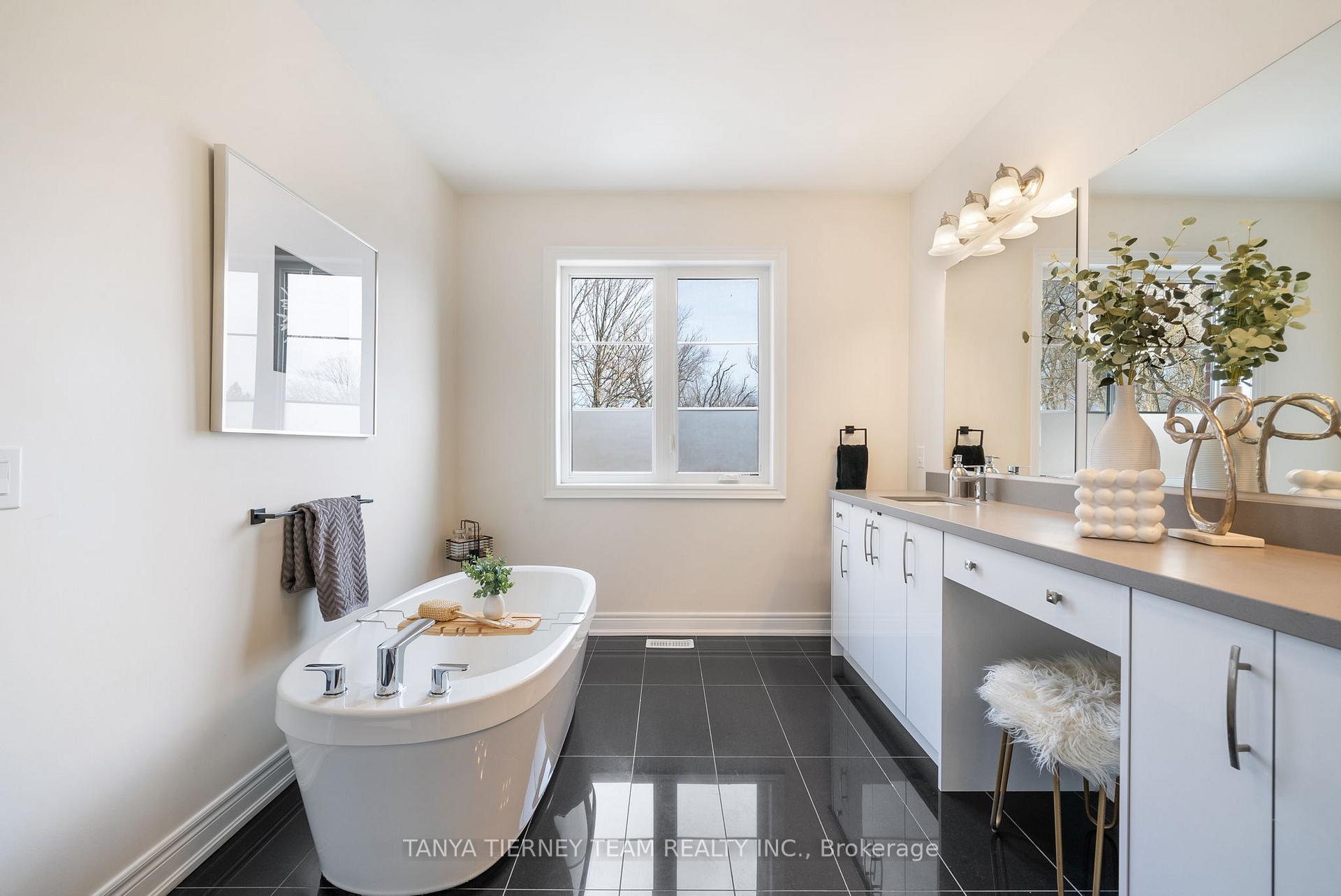 Photo 22 of 52 Blenheim Circle, Whitby, Williamsburg — HOMEH