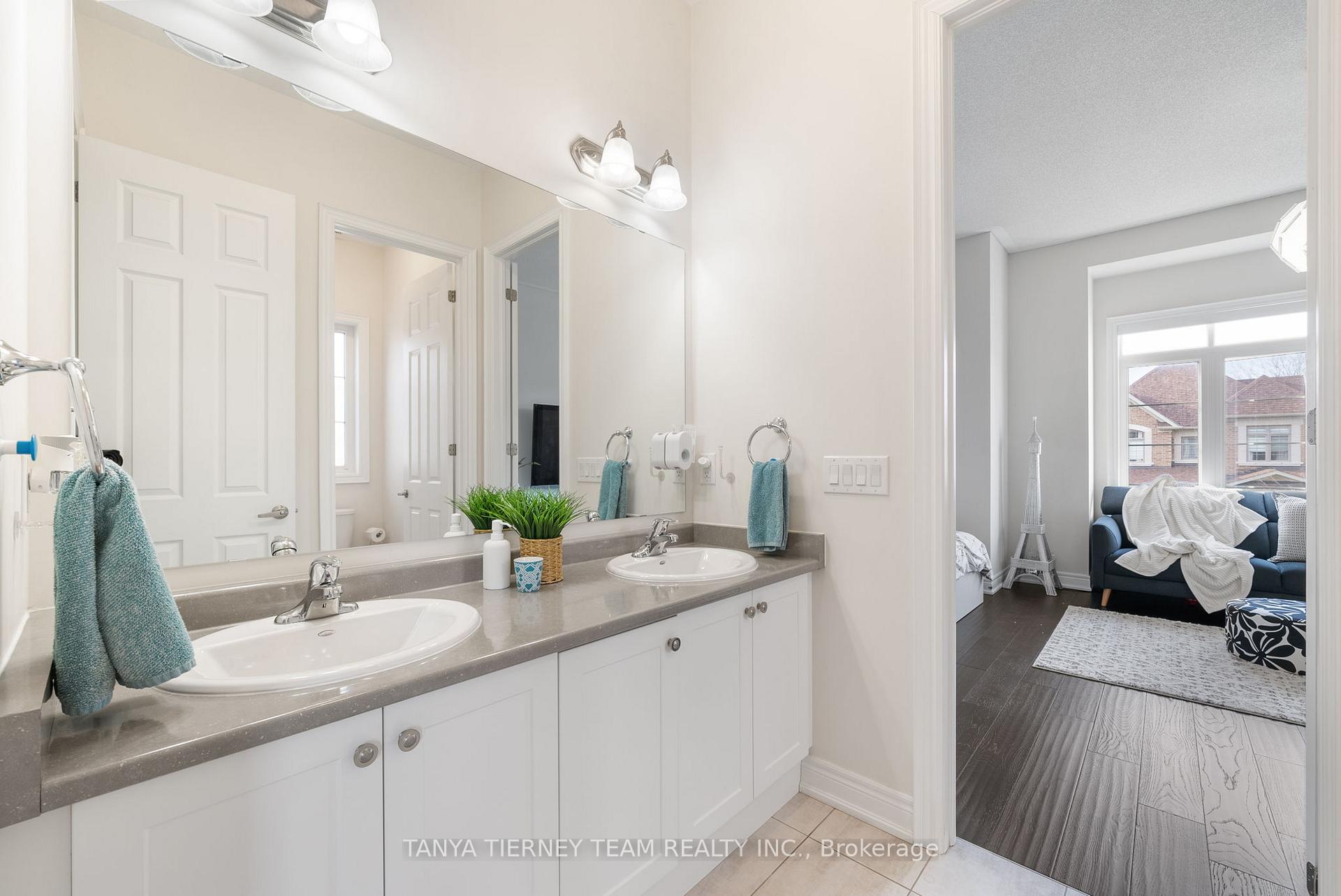 Photo 25 of 52 Blenheim Circle, Whitby, Williamsburg — HOMEH