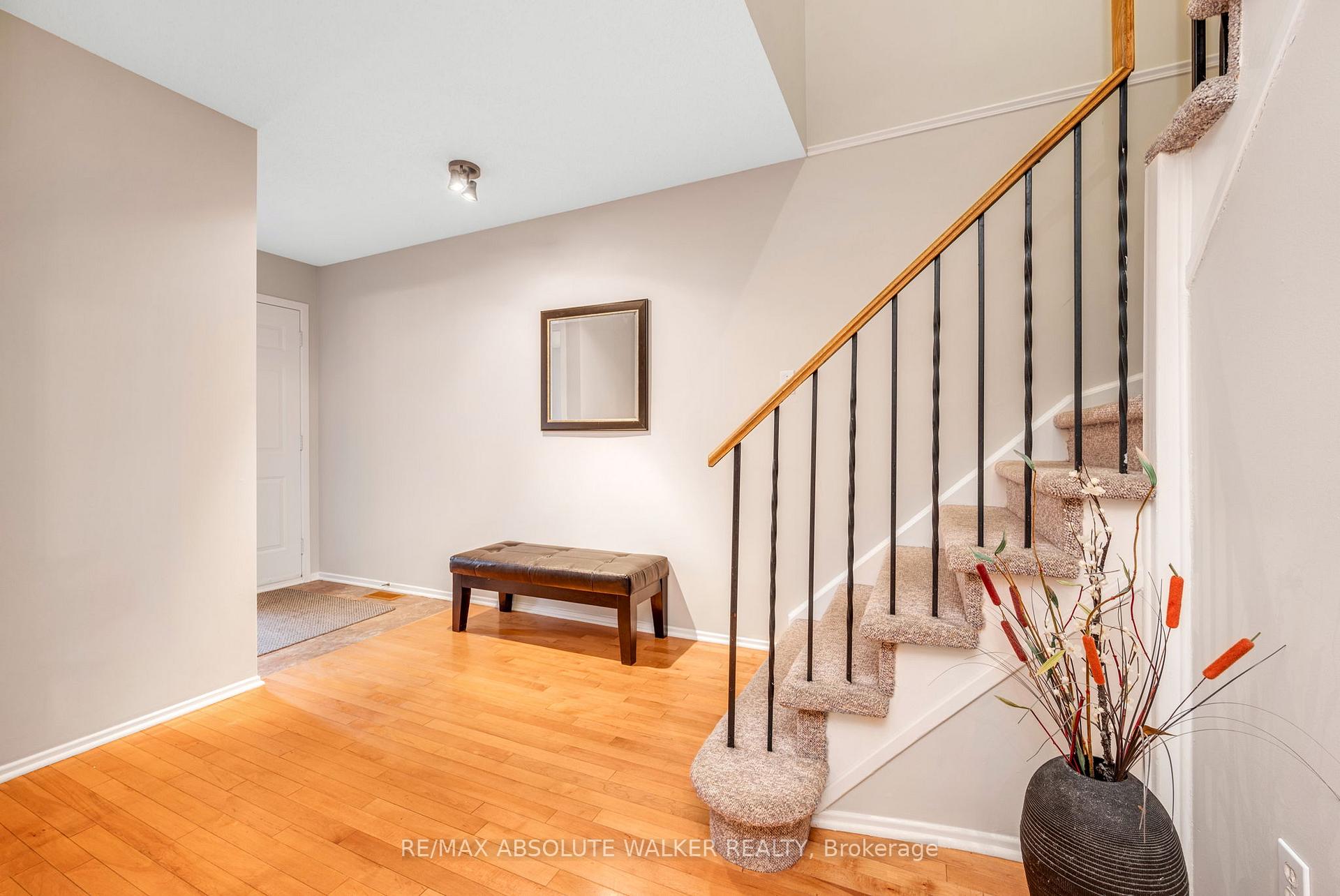 Photo 3 of 556 Latour Crescent, Ottawa, Fallingbrook/Gardenway South — HOMEH