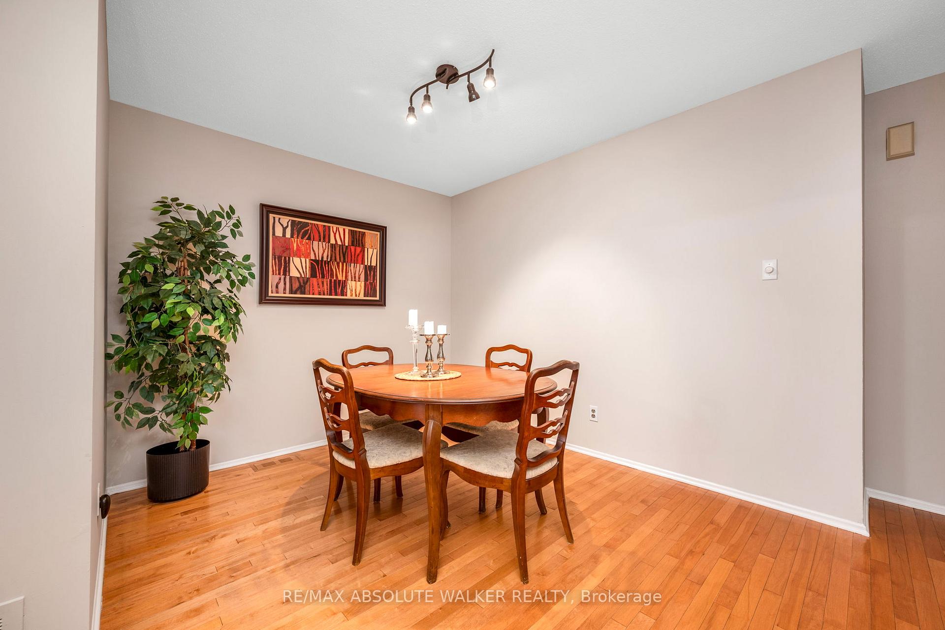 Photo 4 of 556 Latour Crescent, Ottawa, Fallingbrook/Gardenway South — HOMEH