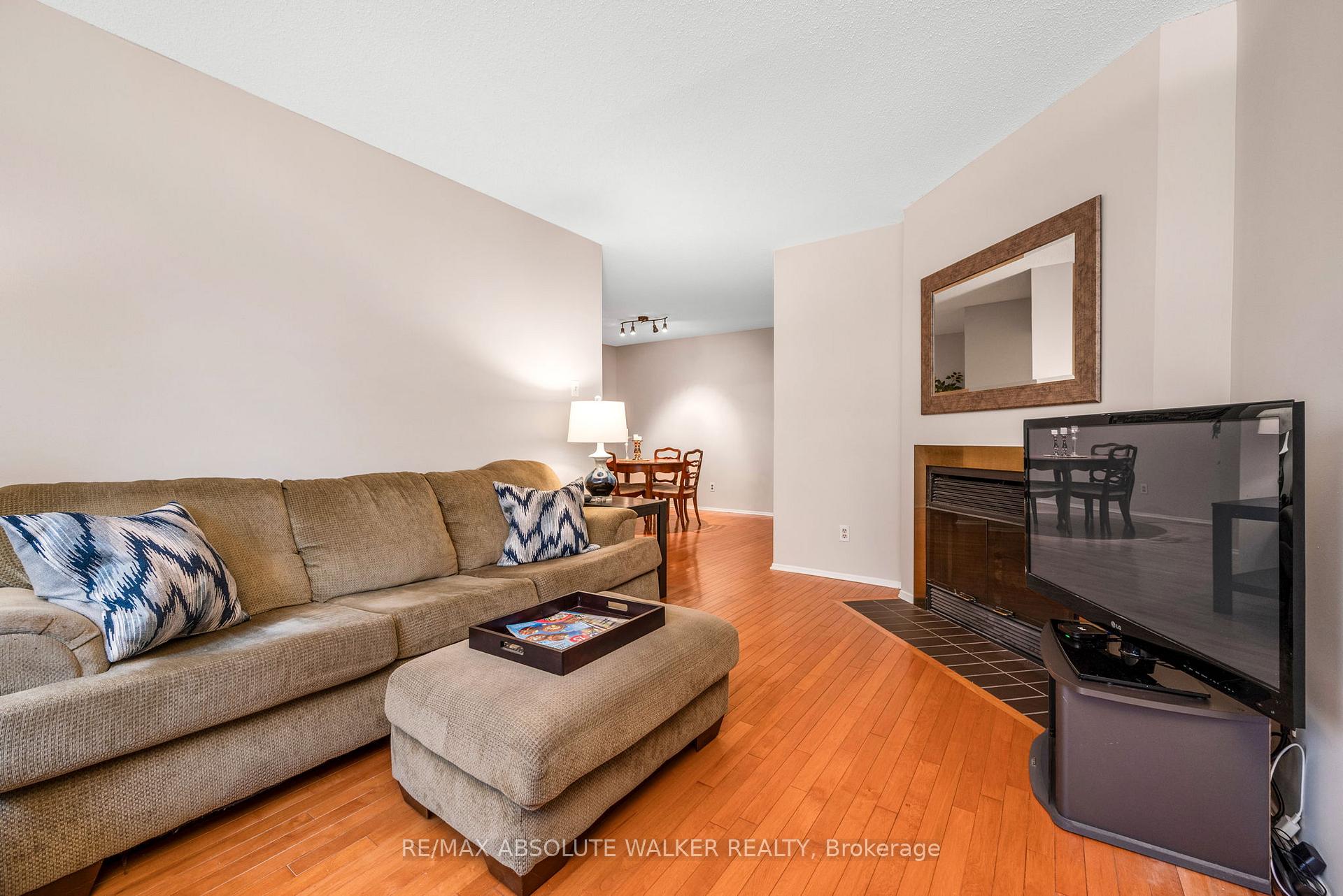 Photo 8 of 556 Latour Crescent, Ottawa, Fallingbrook/Gardenway South — HOMEH
