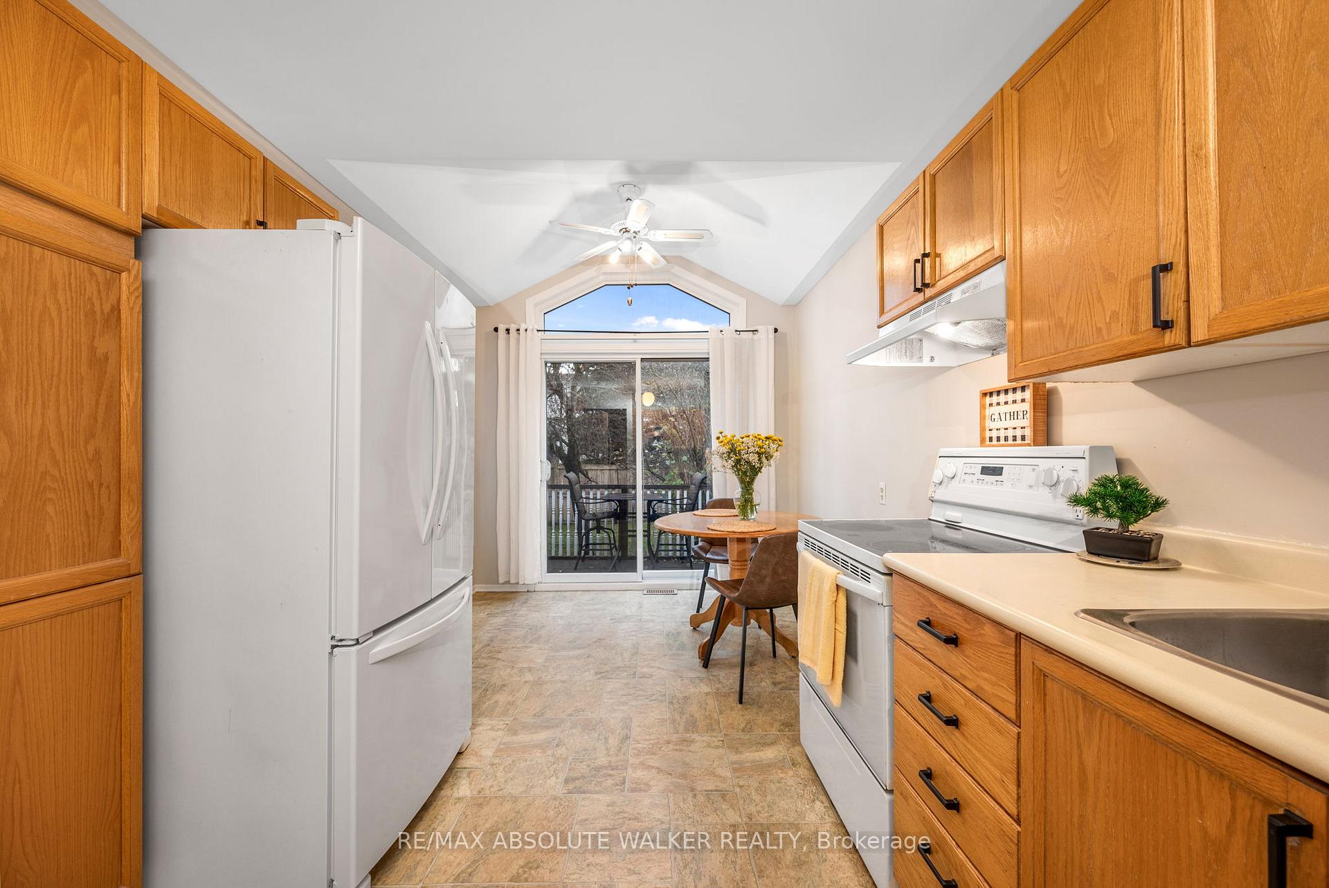 Photo 9 of 556 Latour Crescent, Ottawa, Fallingbrook/Gardenway South — HOMEH