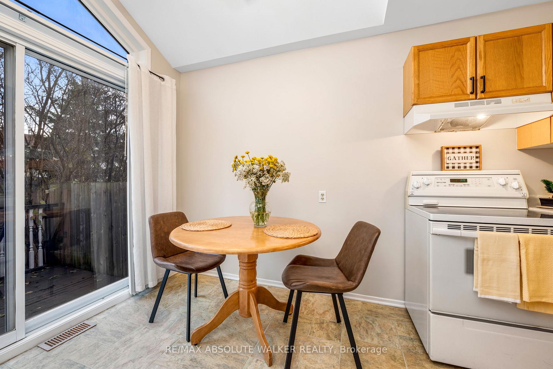 Photo 11 of 556 Latour Crescent, Ottawa, Fallingbrook/Gardenway South — HOMEH