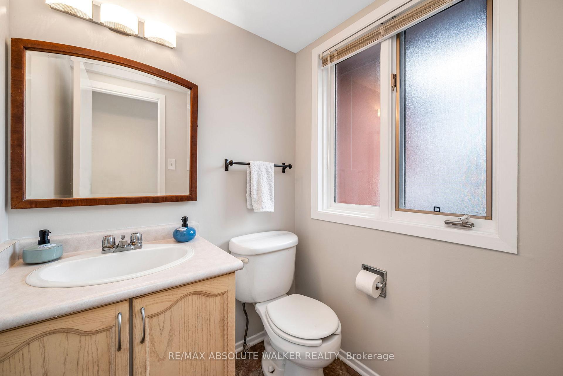 Photo 12 of 556 Latour Crescent, Ottawa, Fallingbrook/Gardenway South — HOMEH