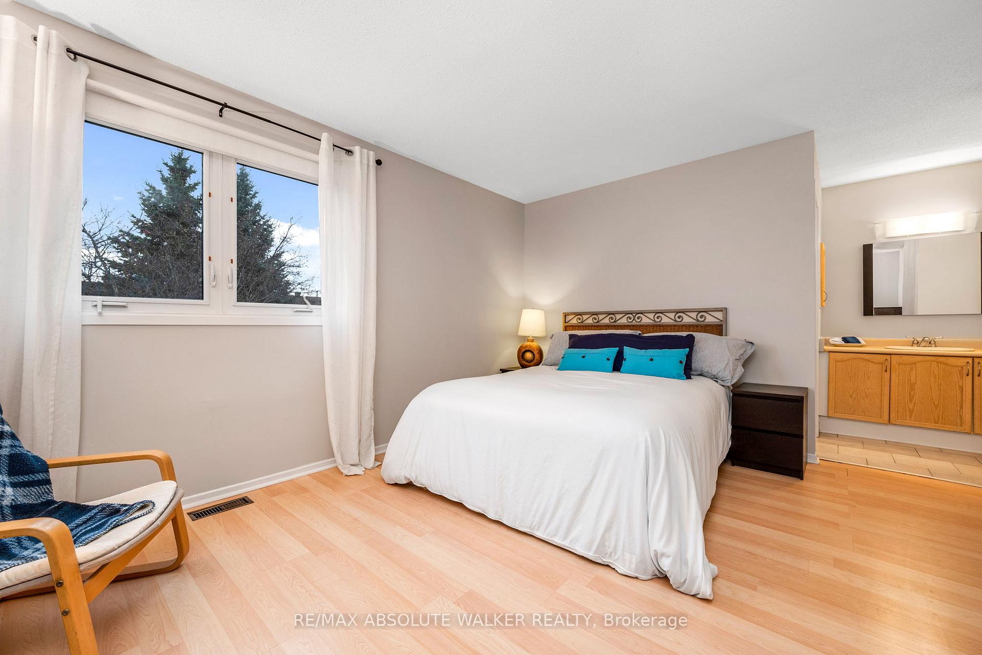 Photo 13 of 556 Latour Crescent, Ottawa, Fallingbrook/Gardenway South — HOMEH