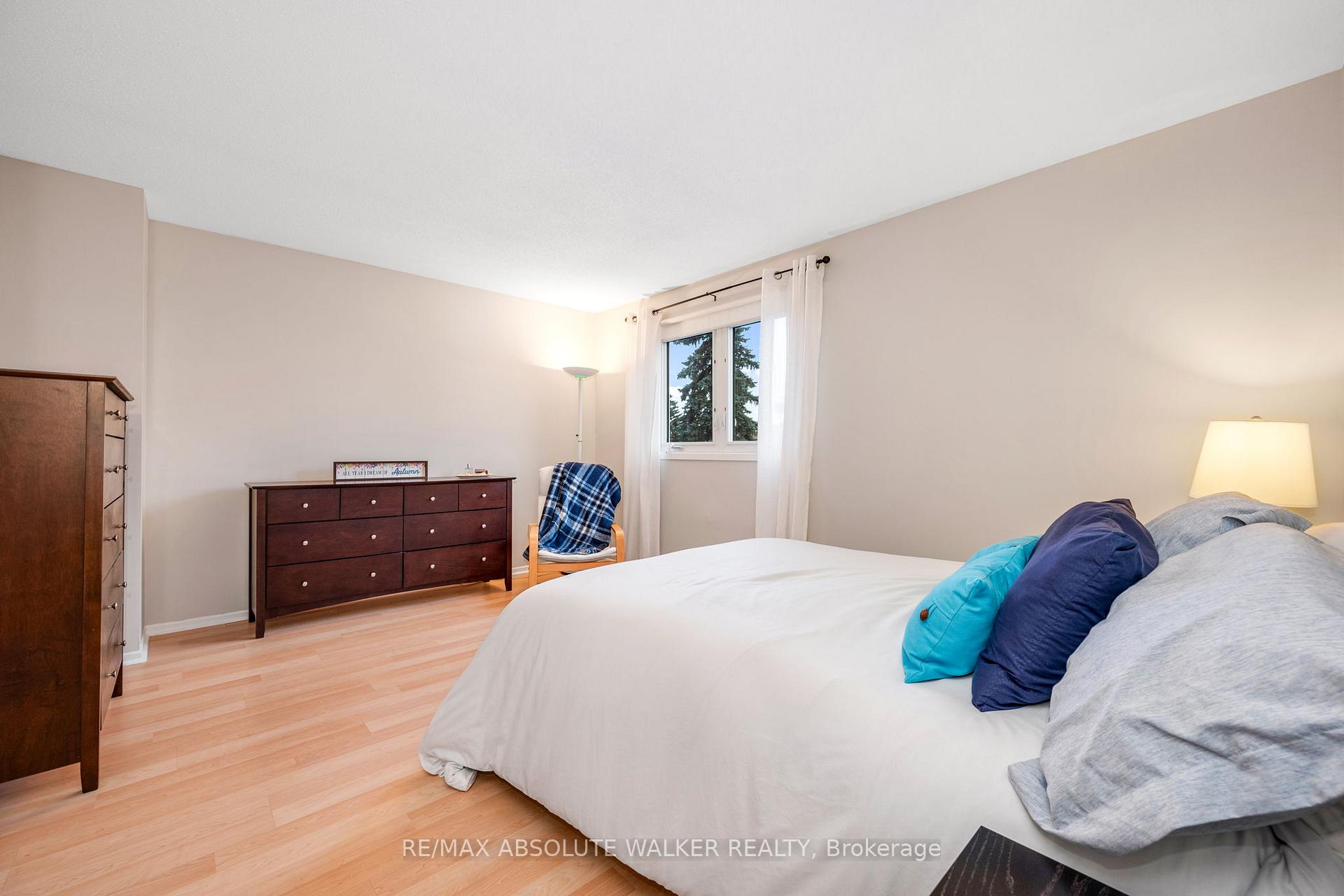 Photo 14 of 556 Latour Crescent, Ottawa, Fallingbrook/Gardenway South — HOMEH
