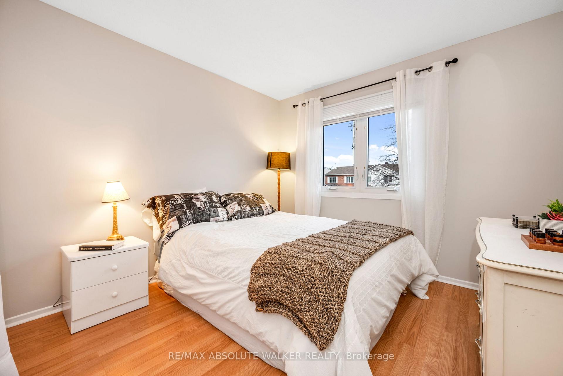 Photo 16 of 556 Latour Crescent, Ottawa, Fallingbrook/Gardenway South — HOMEH