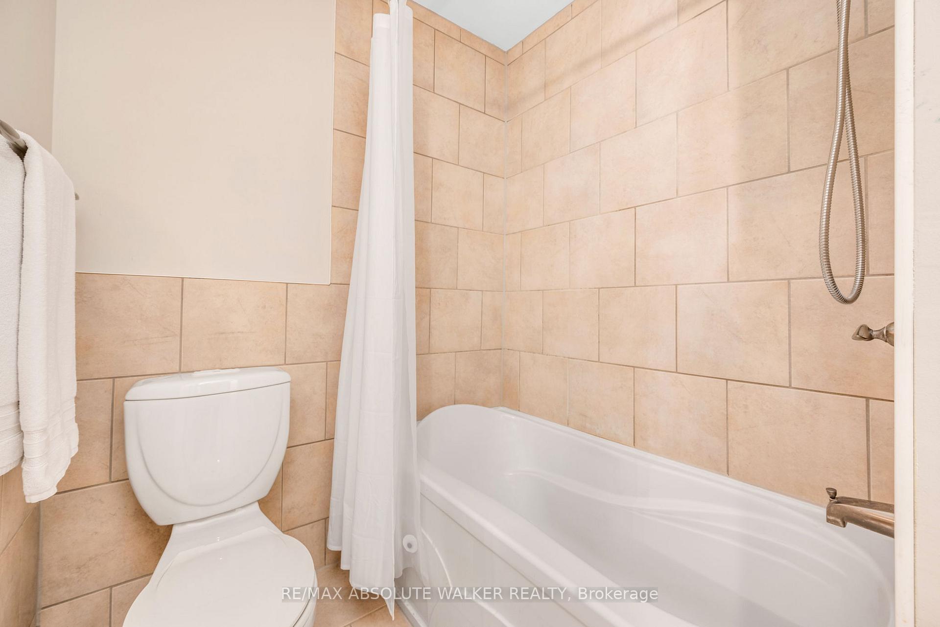 Photo 19 of 556 Latour Crescent, Ottawa, Fallingbrook/Gardenway South — HOMEH