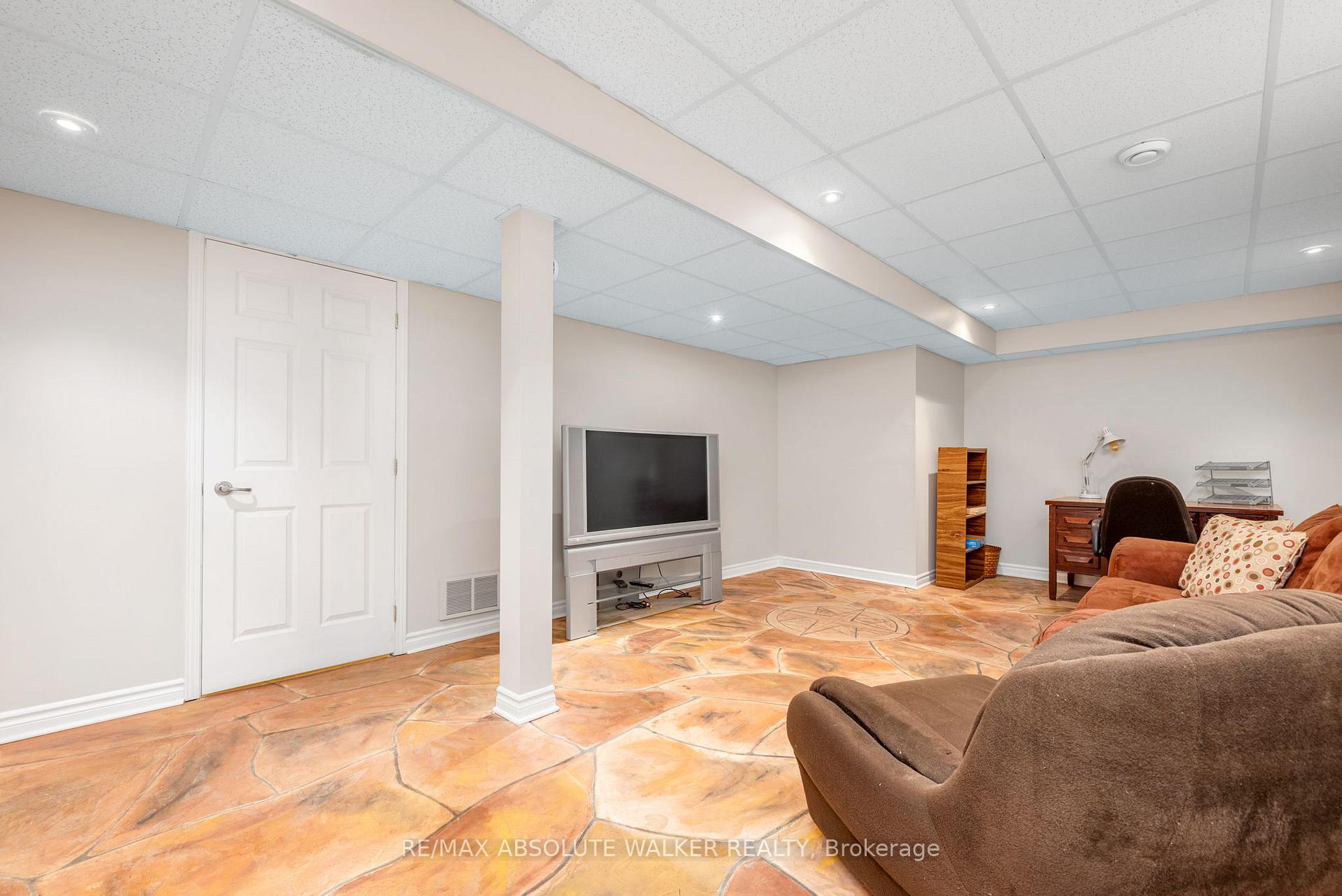 Photo 20 of 556 Latour Crescent, Ottawa, Fallingbrook/Gardenway South — HOMEH
