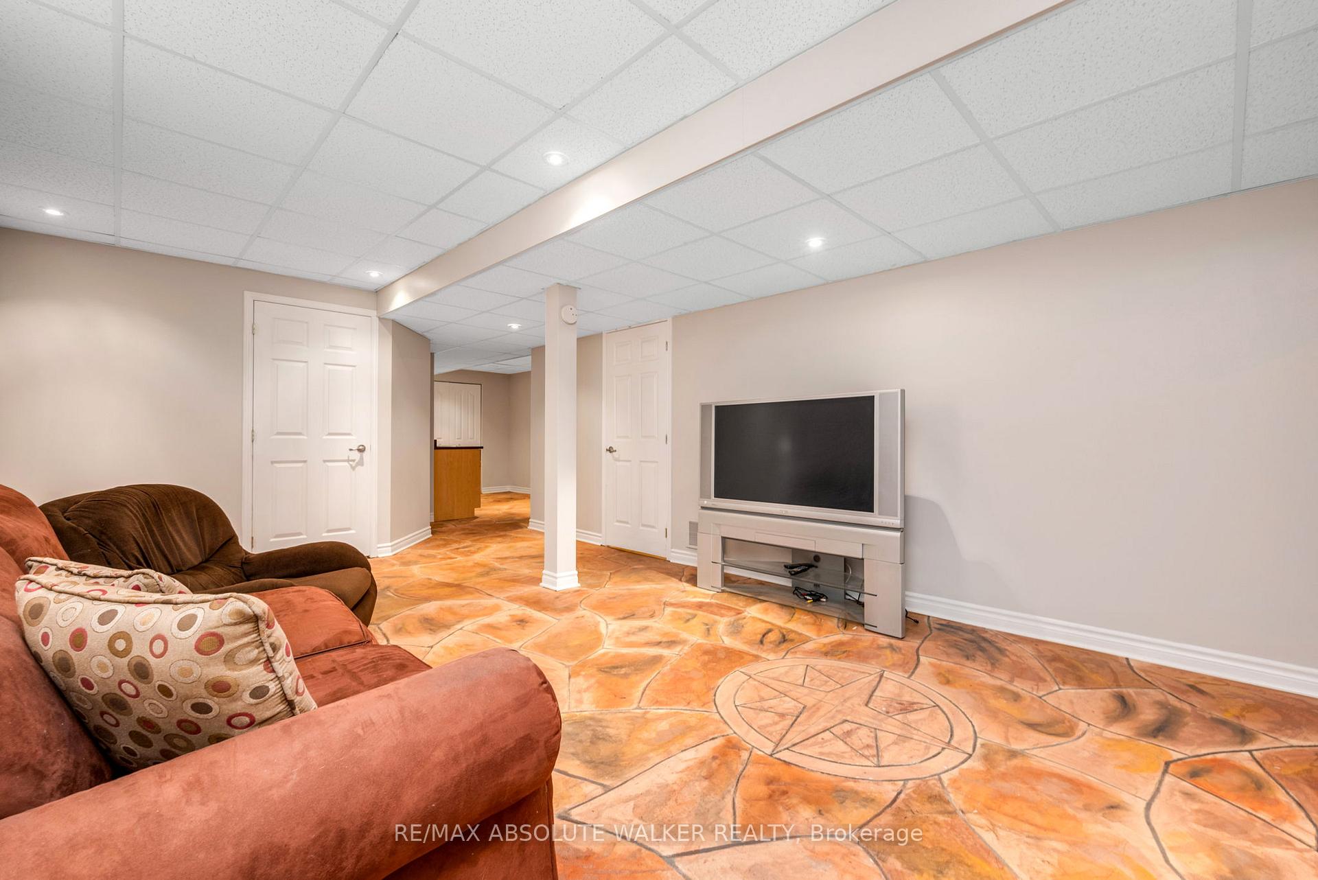 Photo 21 of 556 Latour Crescent, Ottawa, Fallingbrook/Gardenway South — HOMEH