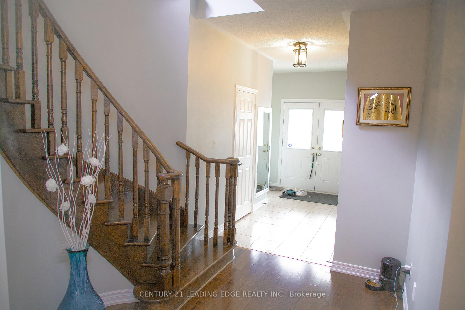 Photo 9 of 112 Lormel Gate, Vaughan, Vellore Village — HOMEH