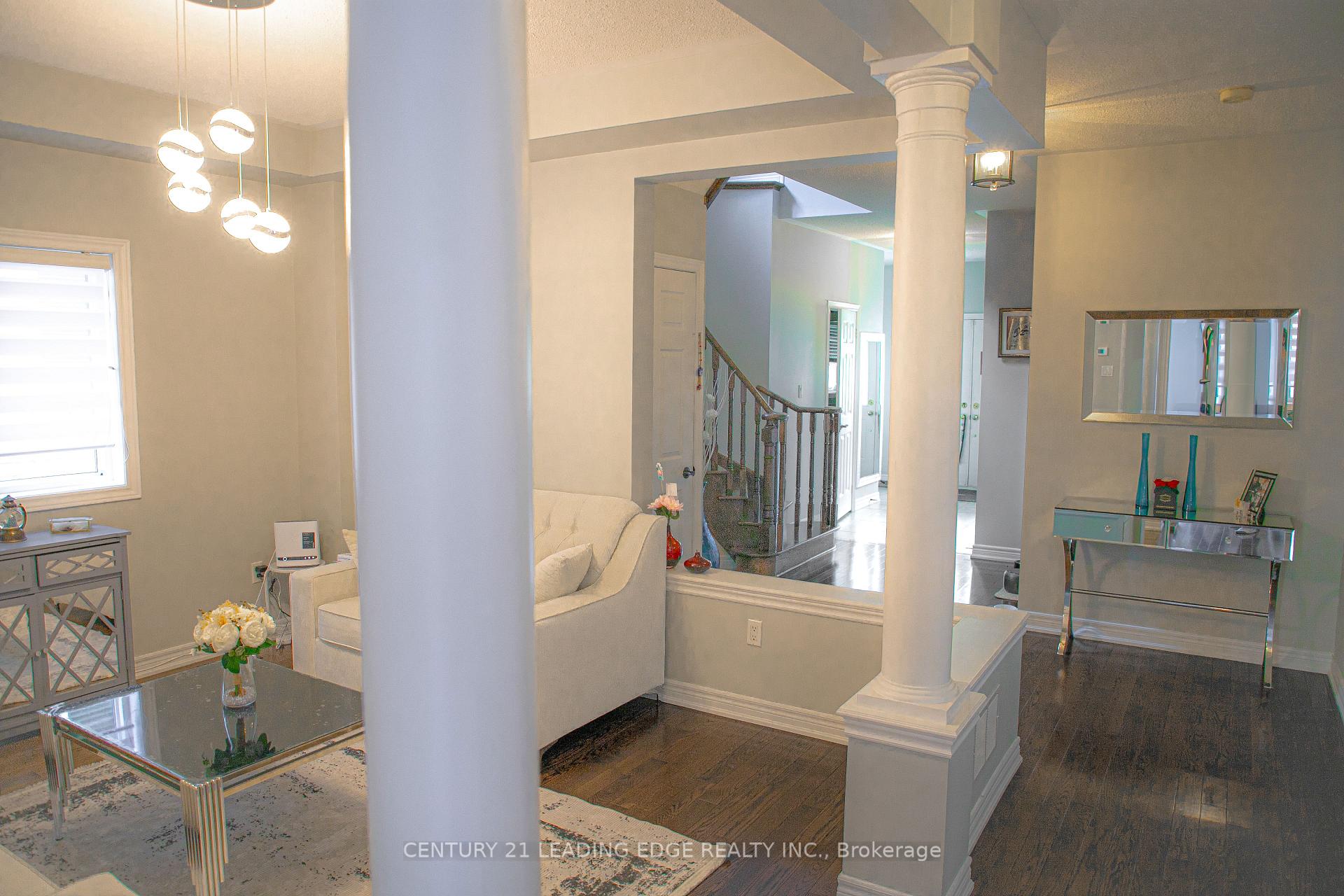 Photo 10 of 112 Lormel Gate, Vaughan, Vellore Village — HOMEH