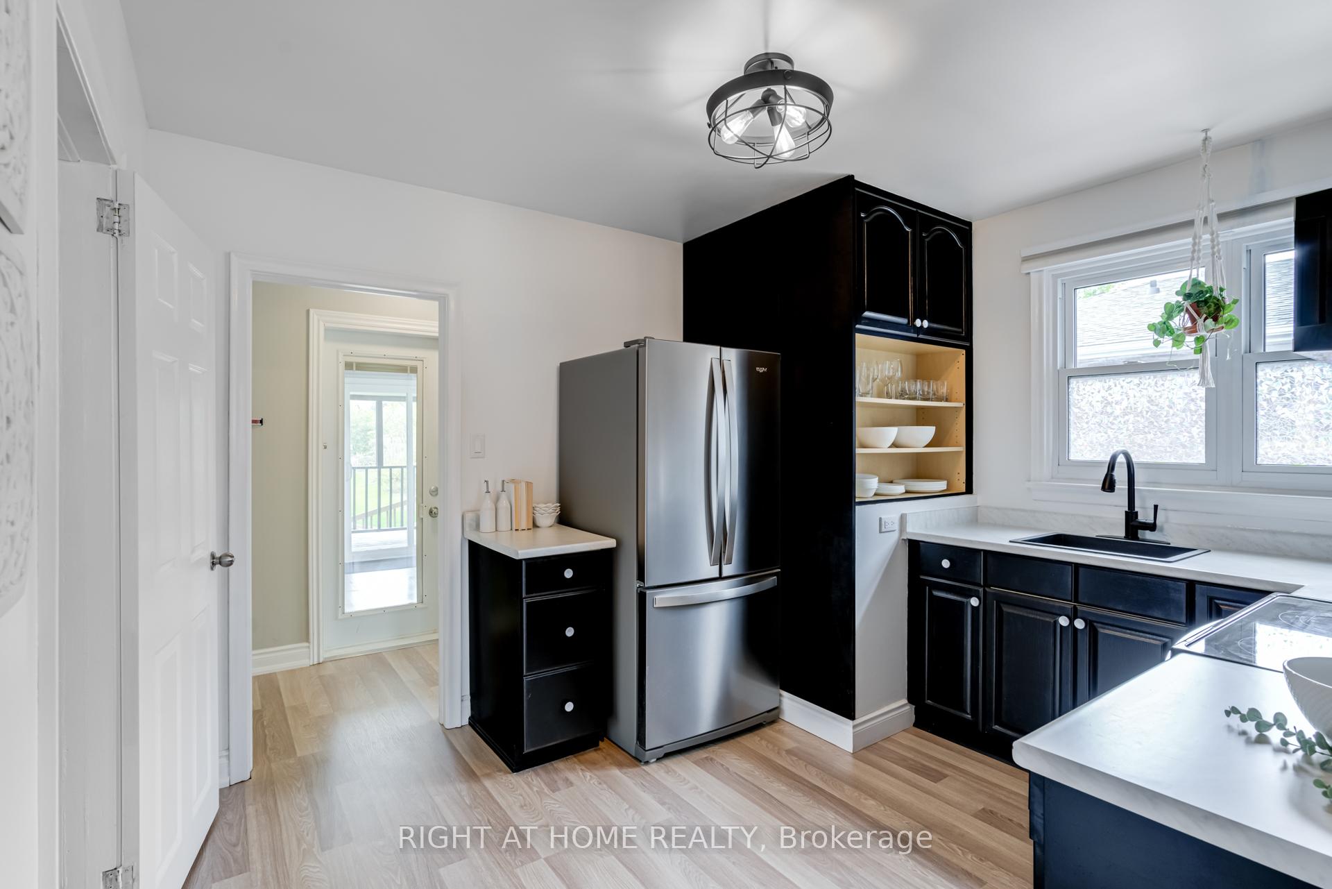 Photo 10 of 331 Ballard Street, Oshawa, Lakeview — HOMEH
