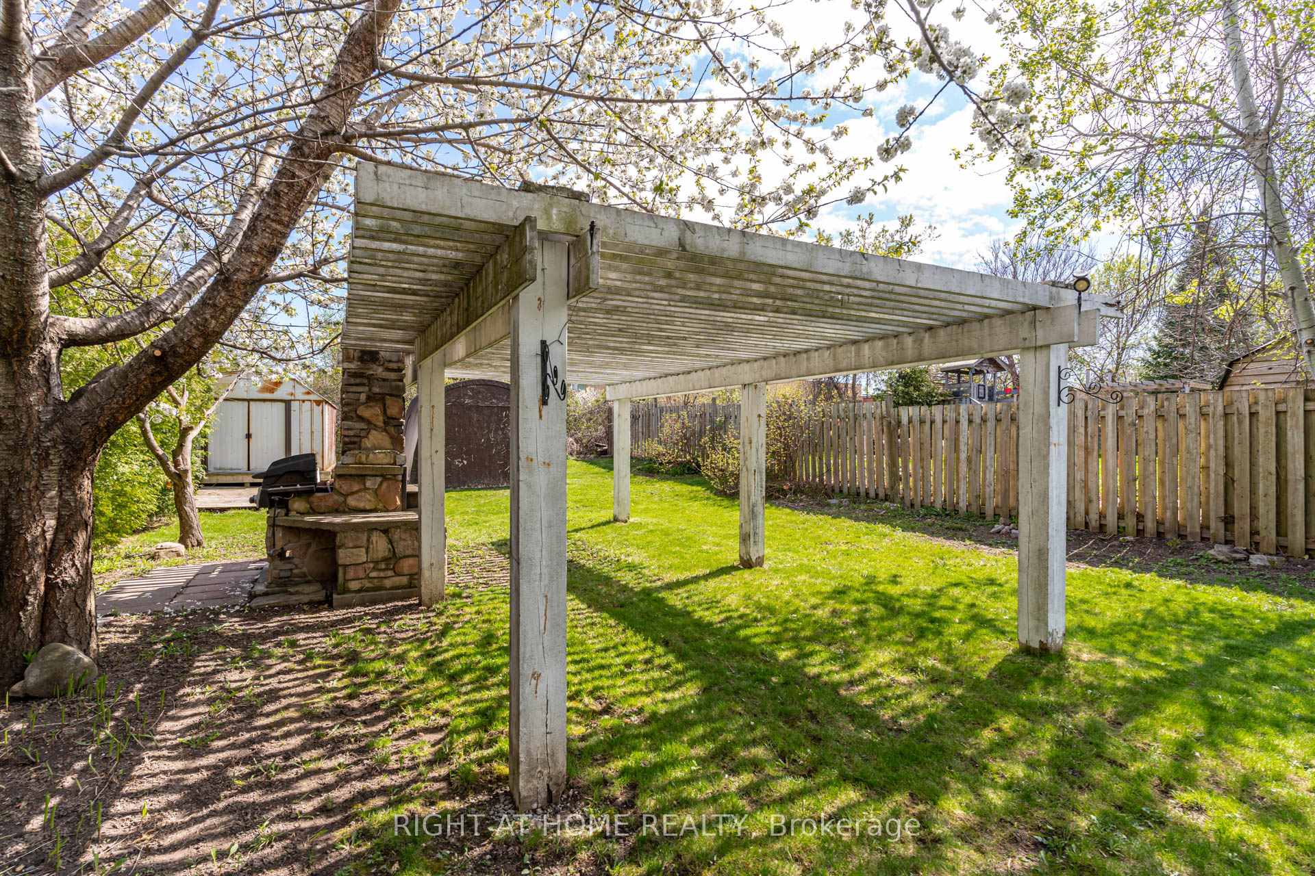 Photo 35 of 331 Ballard Street, Oshawa, Lakeview — HOMEH