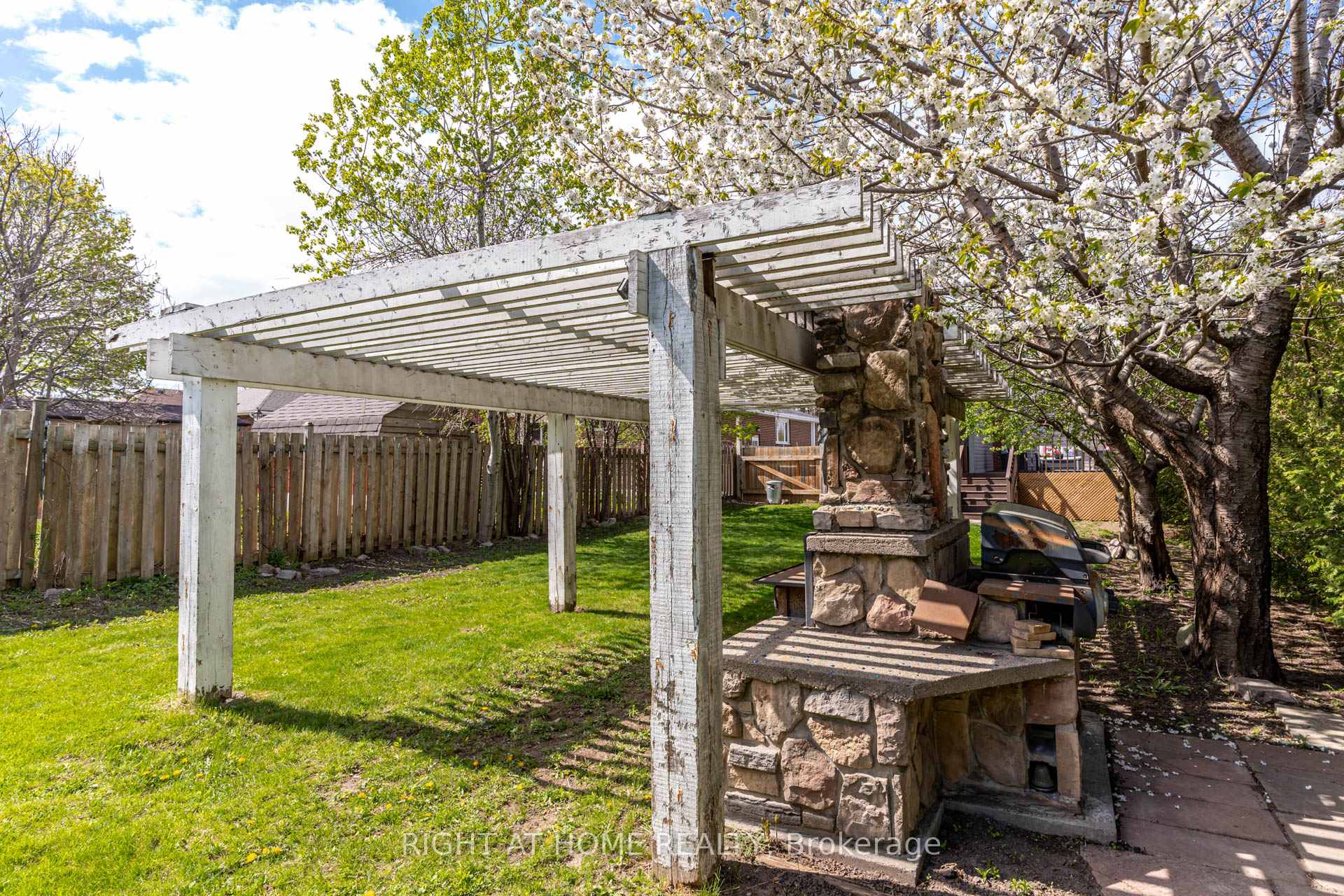 Photo 36 of 331 Ballard Street, Oshawa, Lakeview — HOMEH