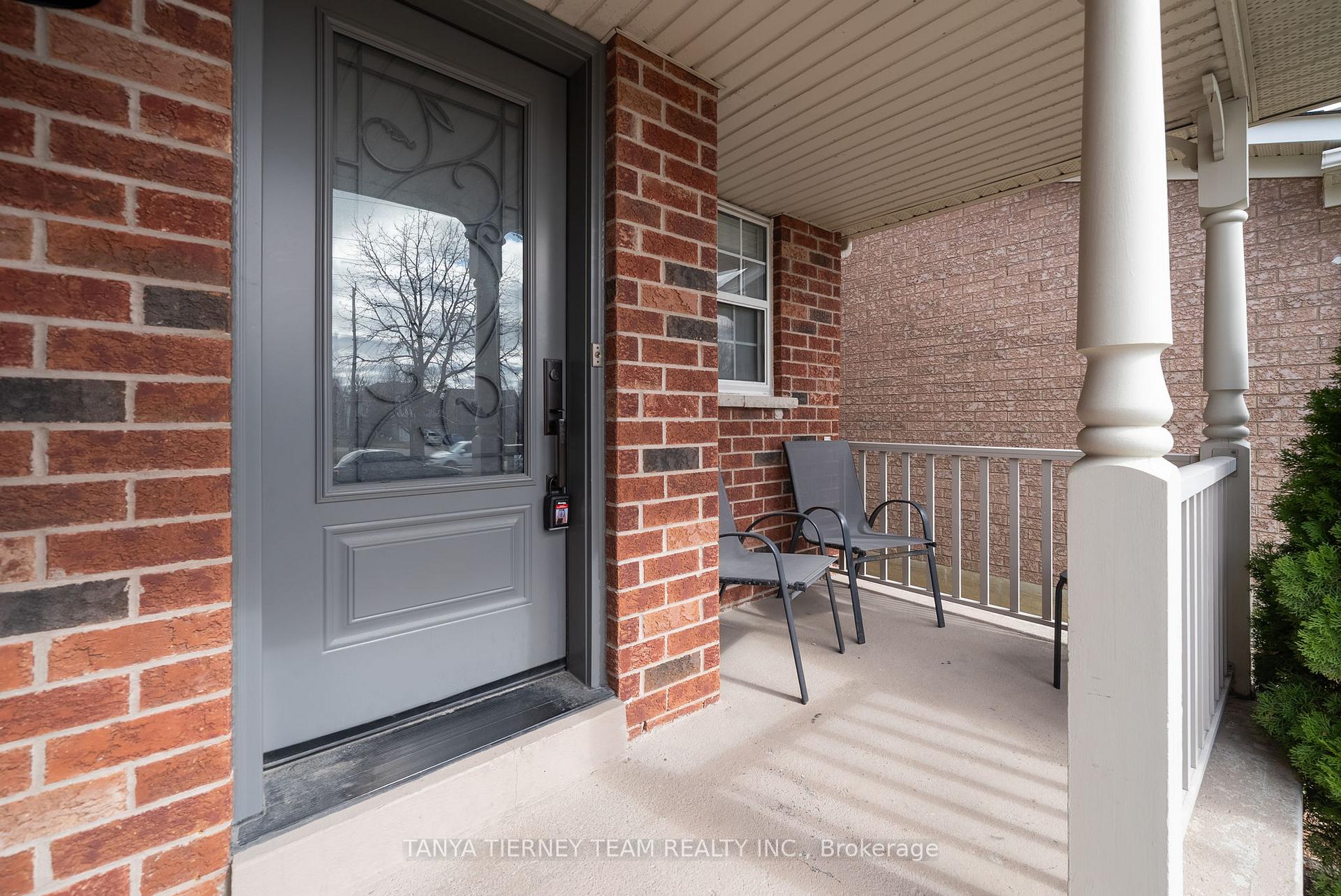Photo 4 of 62 Wessex Drive, Whitby, Brooklin — HOMEH