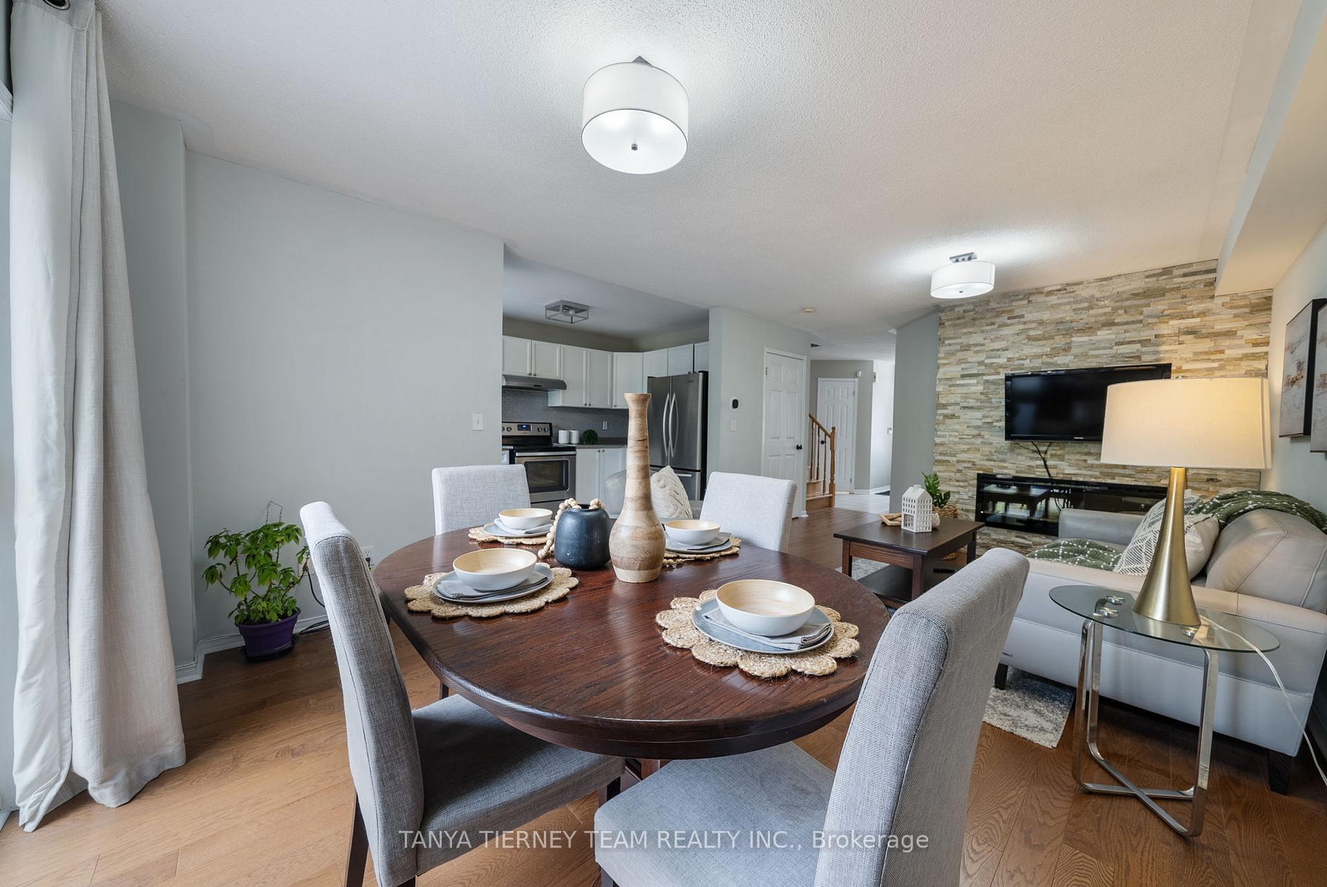 Photo 10 of 62 Wessex Drive, Whitby, Brooklin — HOMEH