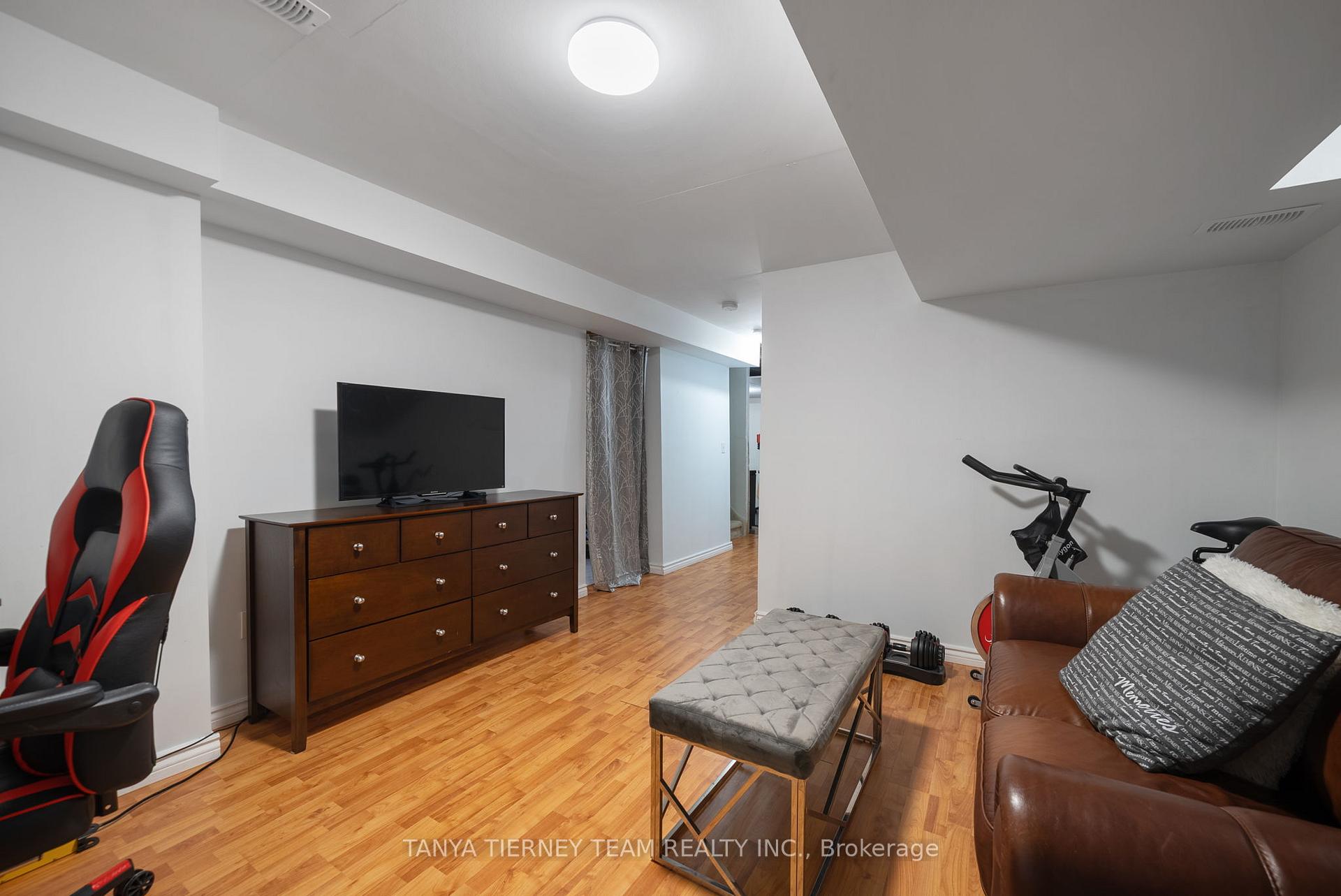 Photo 24 of 62 Wessex Drive, Whitby, Brooklin — HOMEH