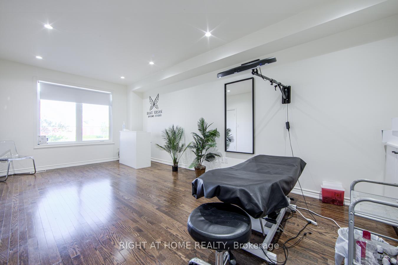Photo 7 of 10390 Keele Street, Vaughan, Maple — HOMEH
