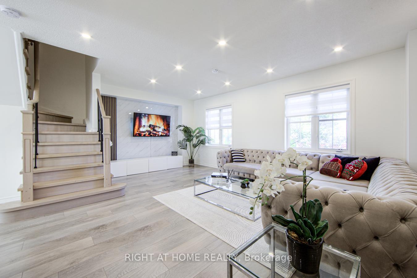 Photo 10 of 10390 Keele Street, Vaughan, Maple — HOMEH