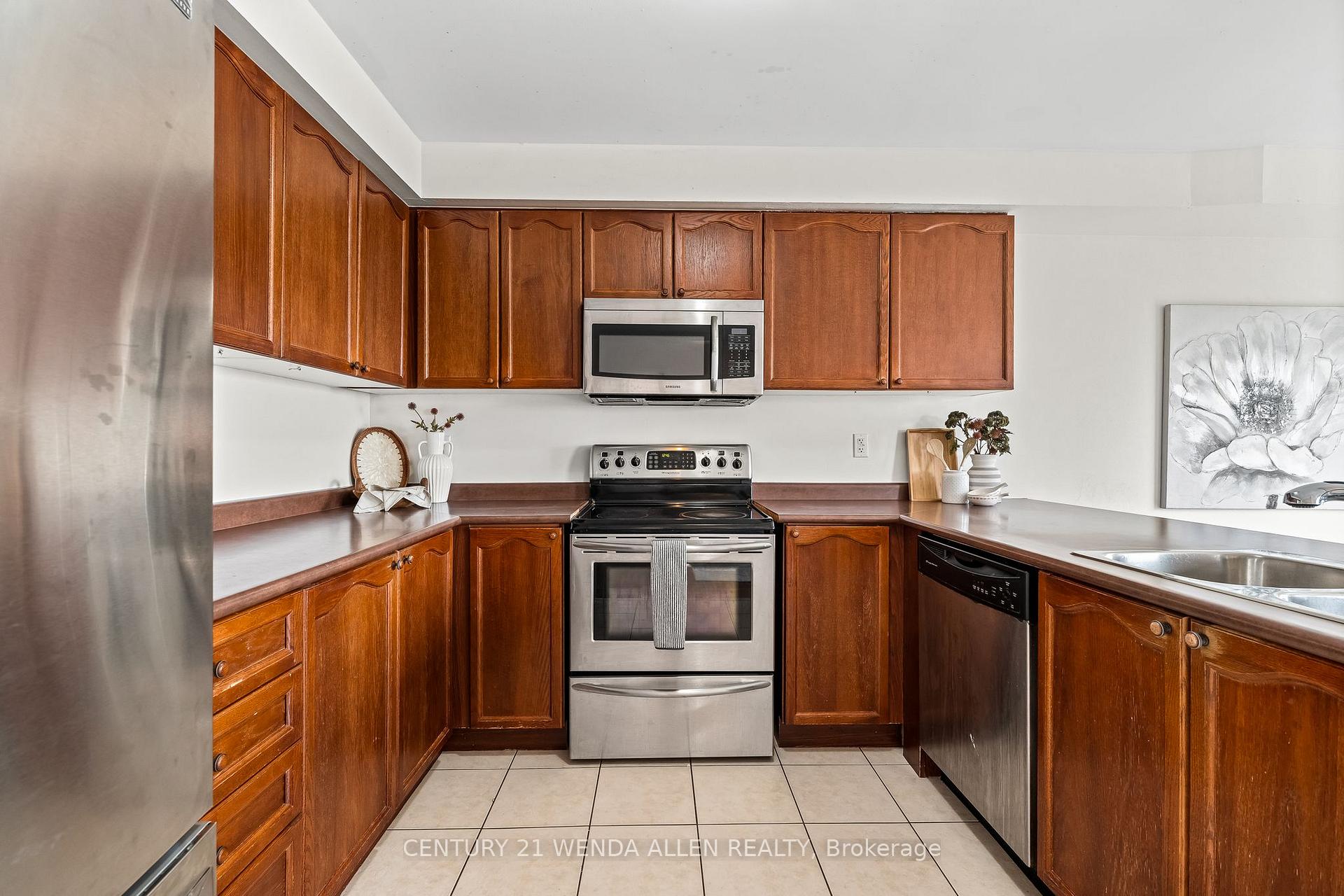 Photo 12 of 956 Townline Road S, Oshawa, Donevan — HOMEH
